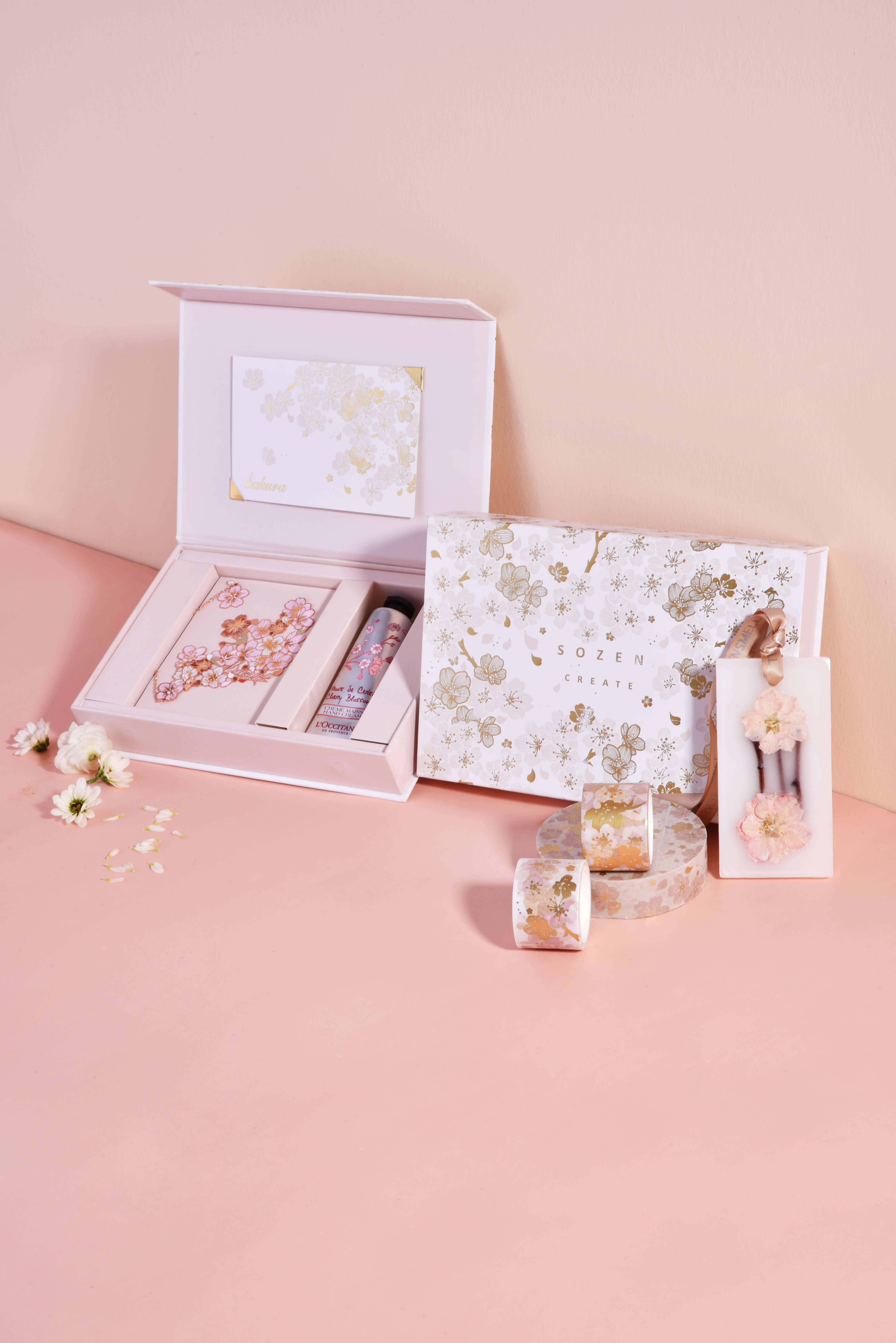 gift，In the palm of your hand，Incense brand，bookmark，cherry blossoms，