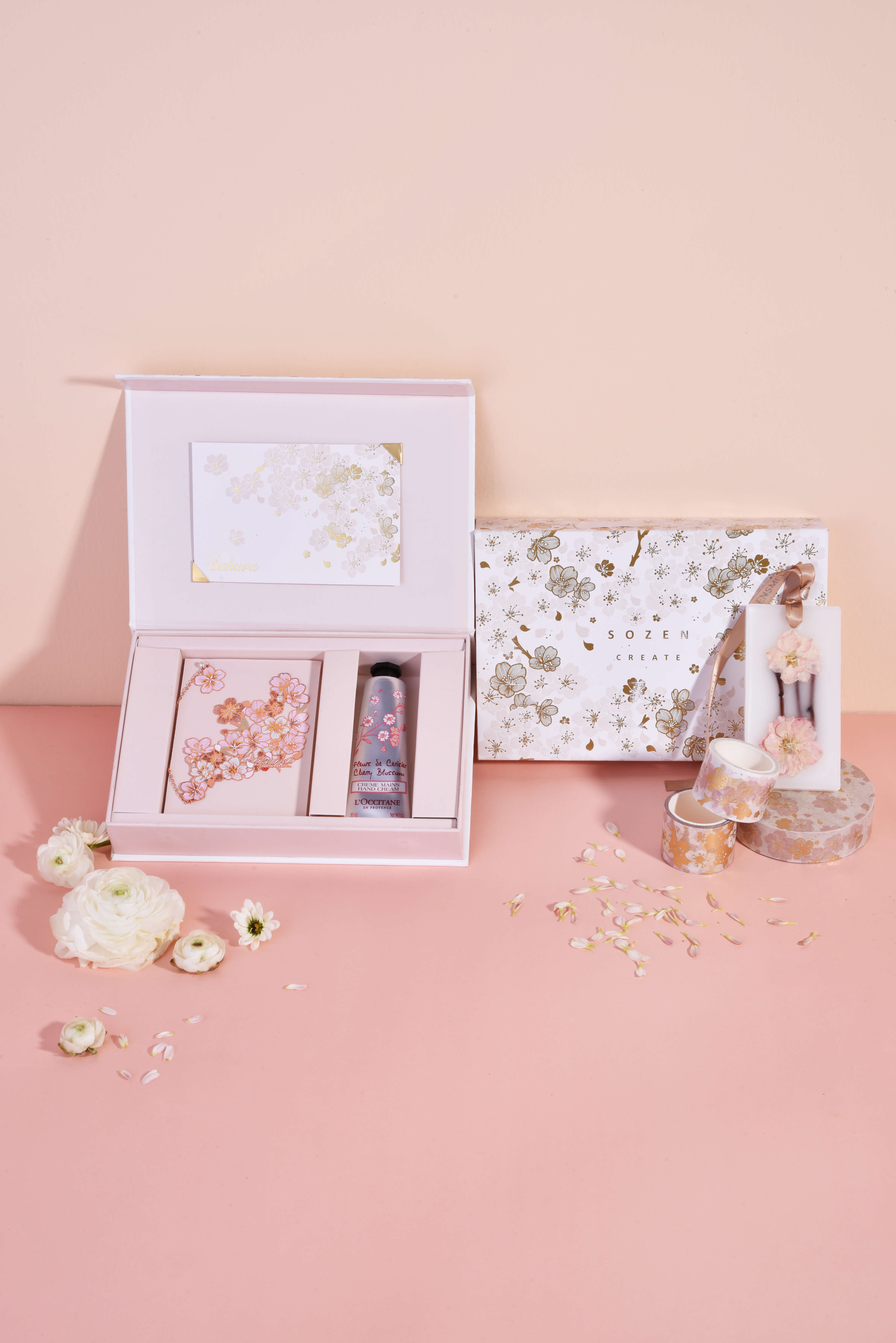 gift，In the palm of your hand，Incense brand，bookmark，cherry blossoms，