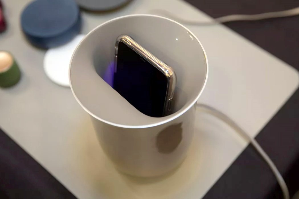 Lexon Oblio，Wireless charging，ultraviolet rays，Mobile phone disinfection，