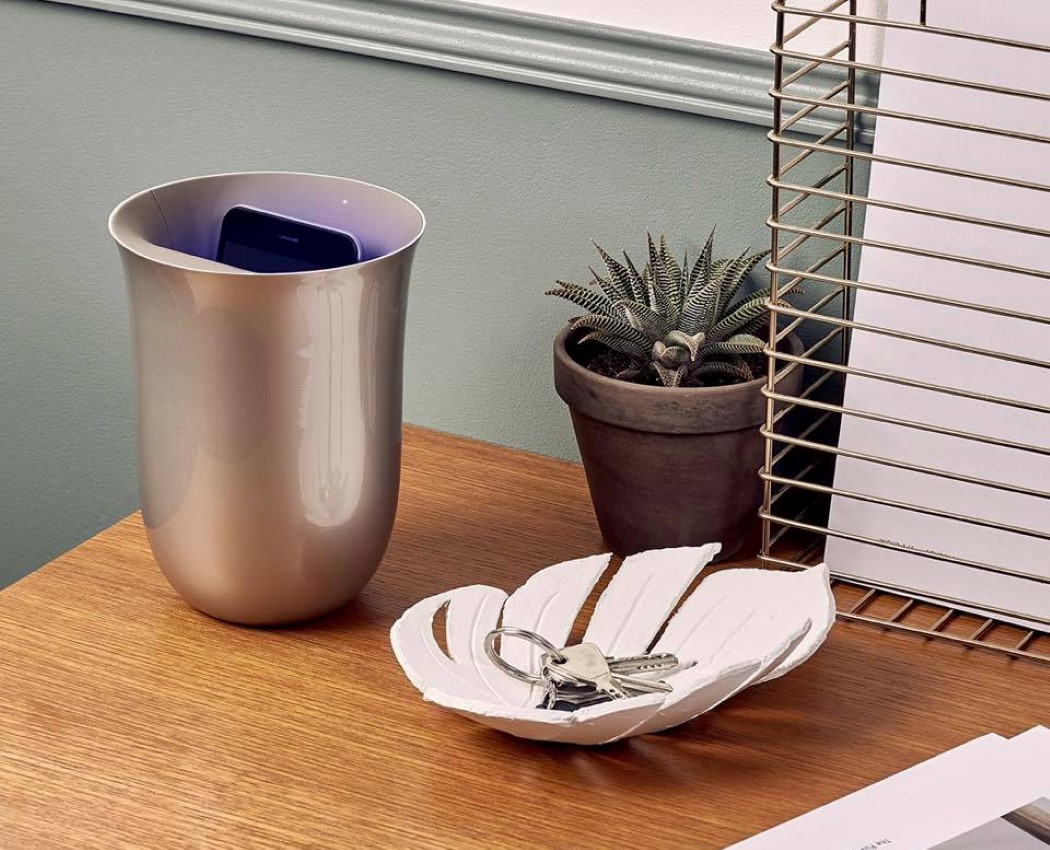 Lexon Oblio，Wireless charging，ultraviolet rays，Mobile phone disinfection，