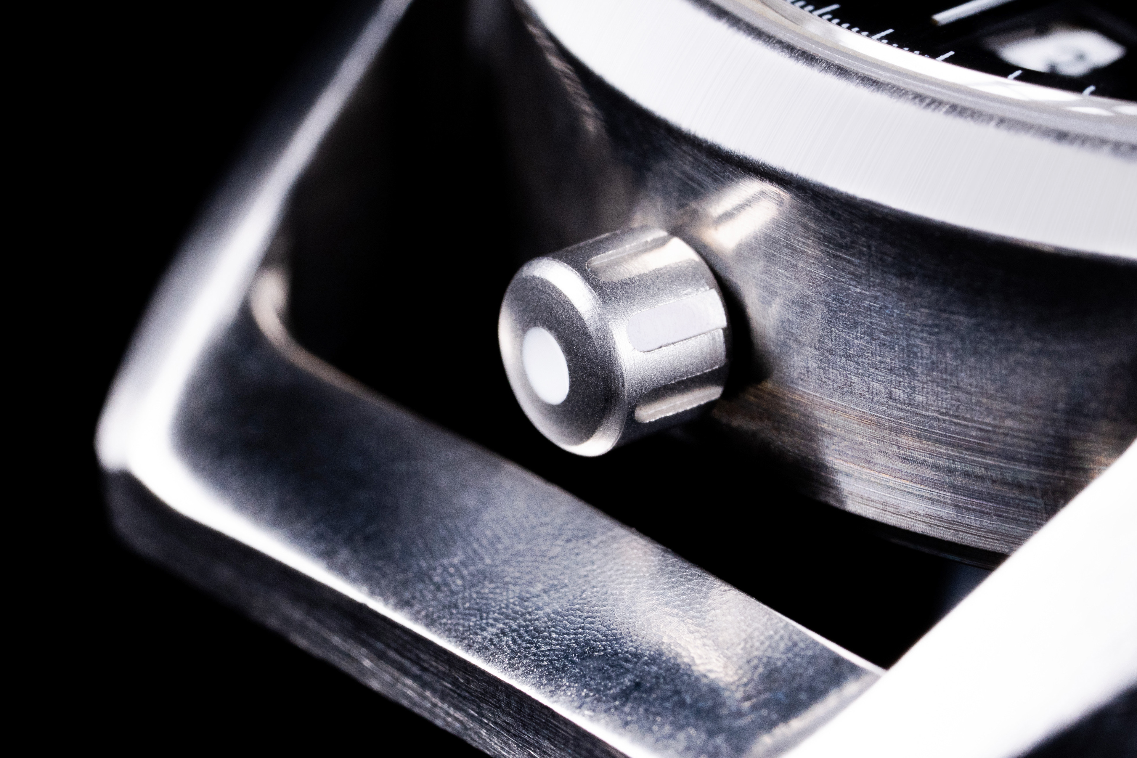 Wrist watch，Inspiration: tortoise shell form，2019 red dot design concept award，