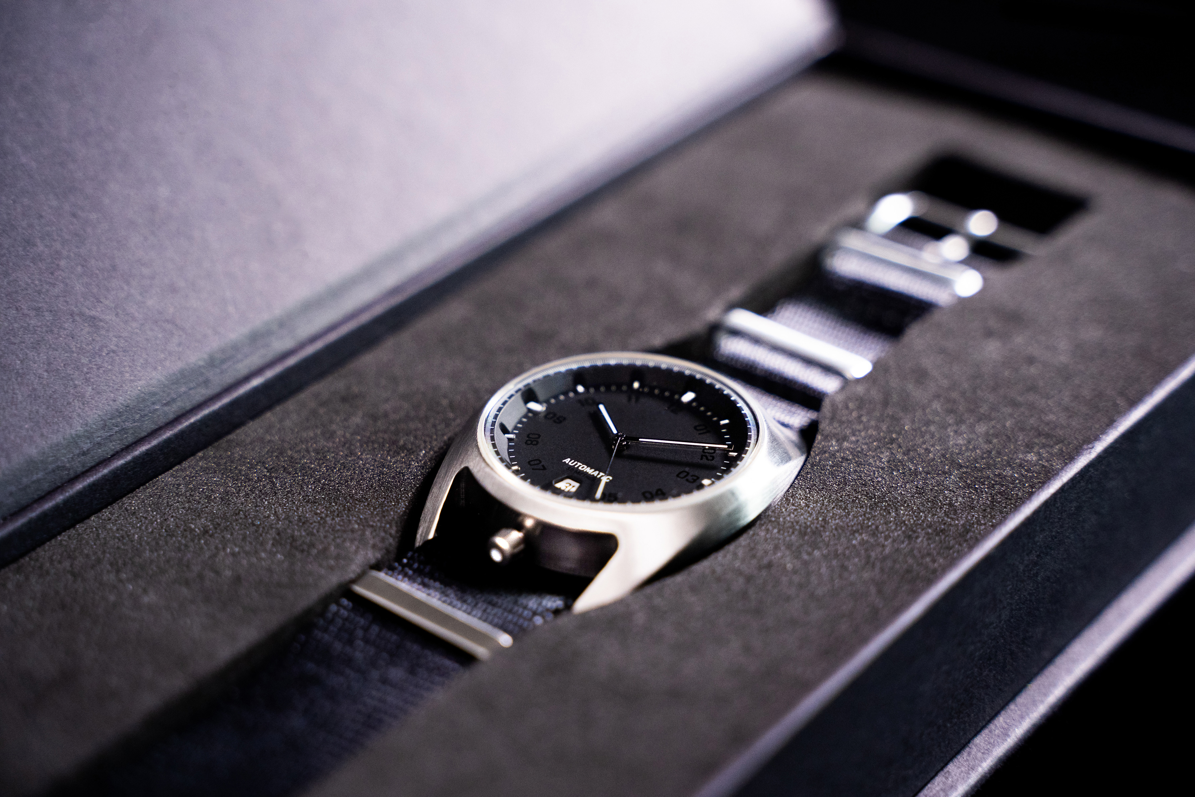 Wrist watch，Inspiration: tortoise shell form，2019 red dot design concept award，