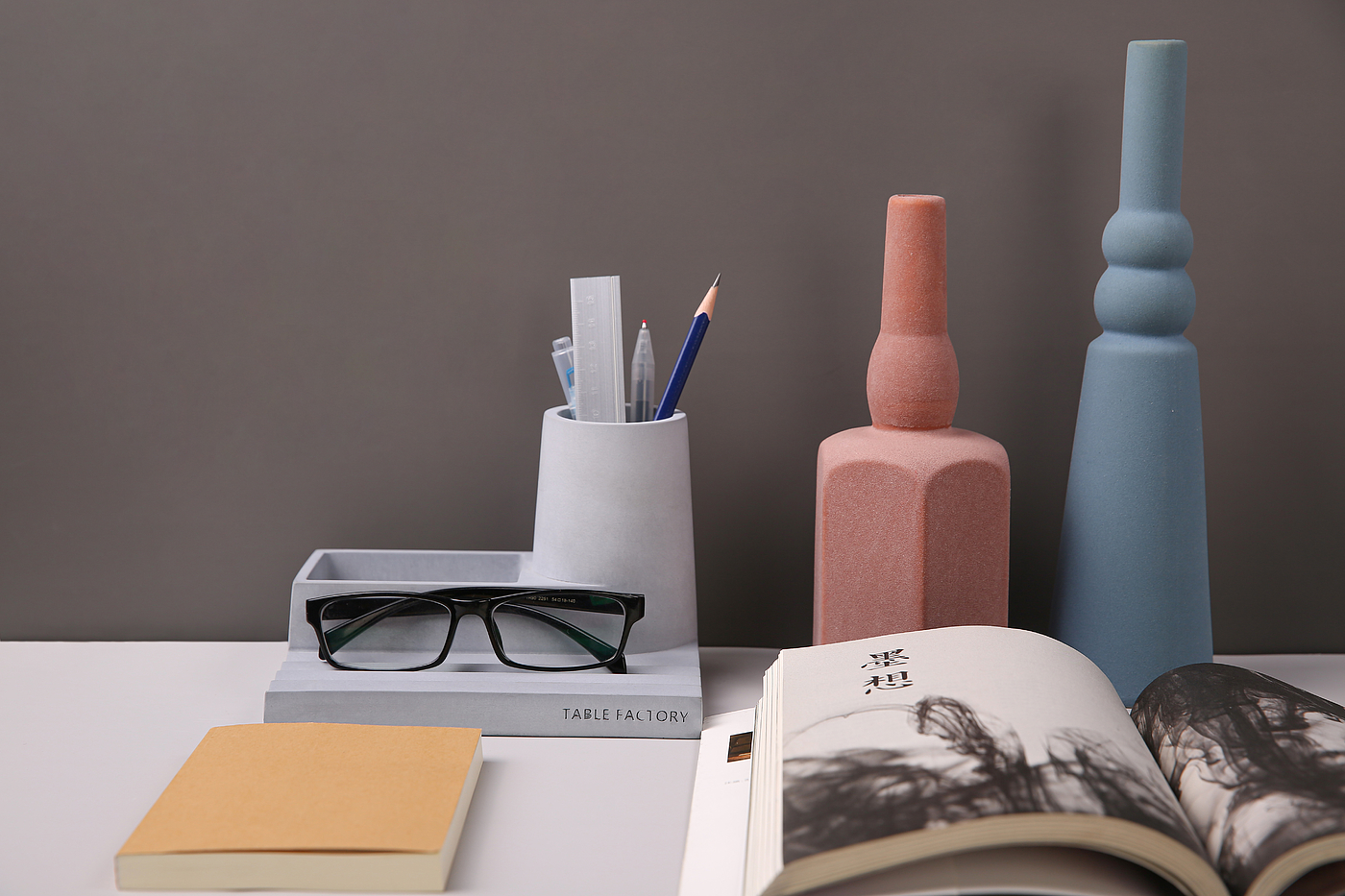 Storage rack，Mobile phone bracket，Penholder，pen container，Creative design，Desktop storage，