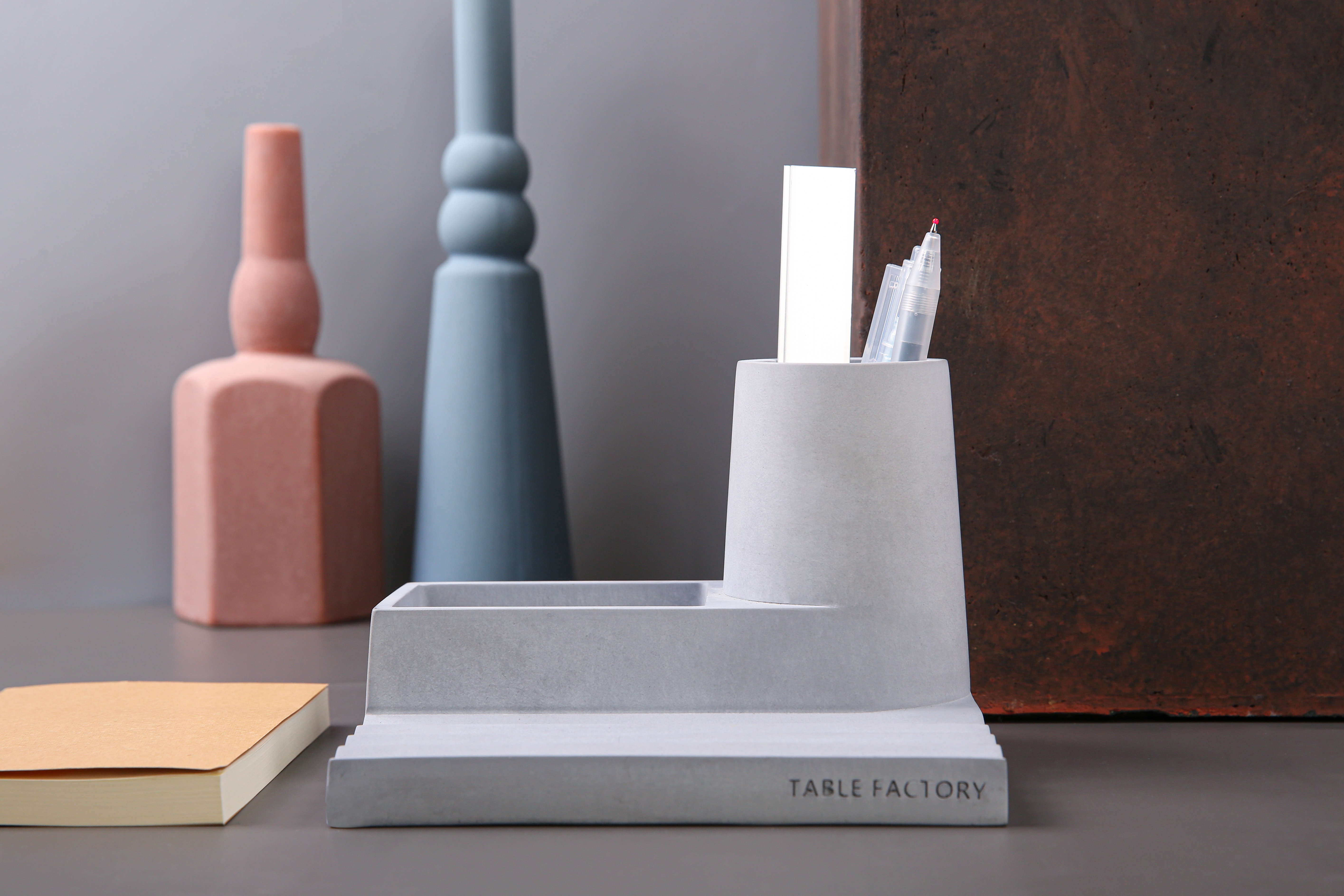 Storage rack，Mobile phone bracket，Penholder，pen container，Creative design，Desktop storage，