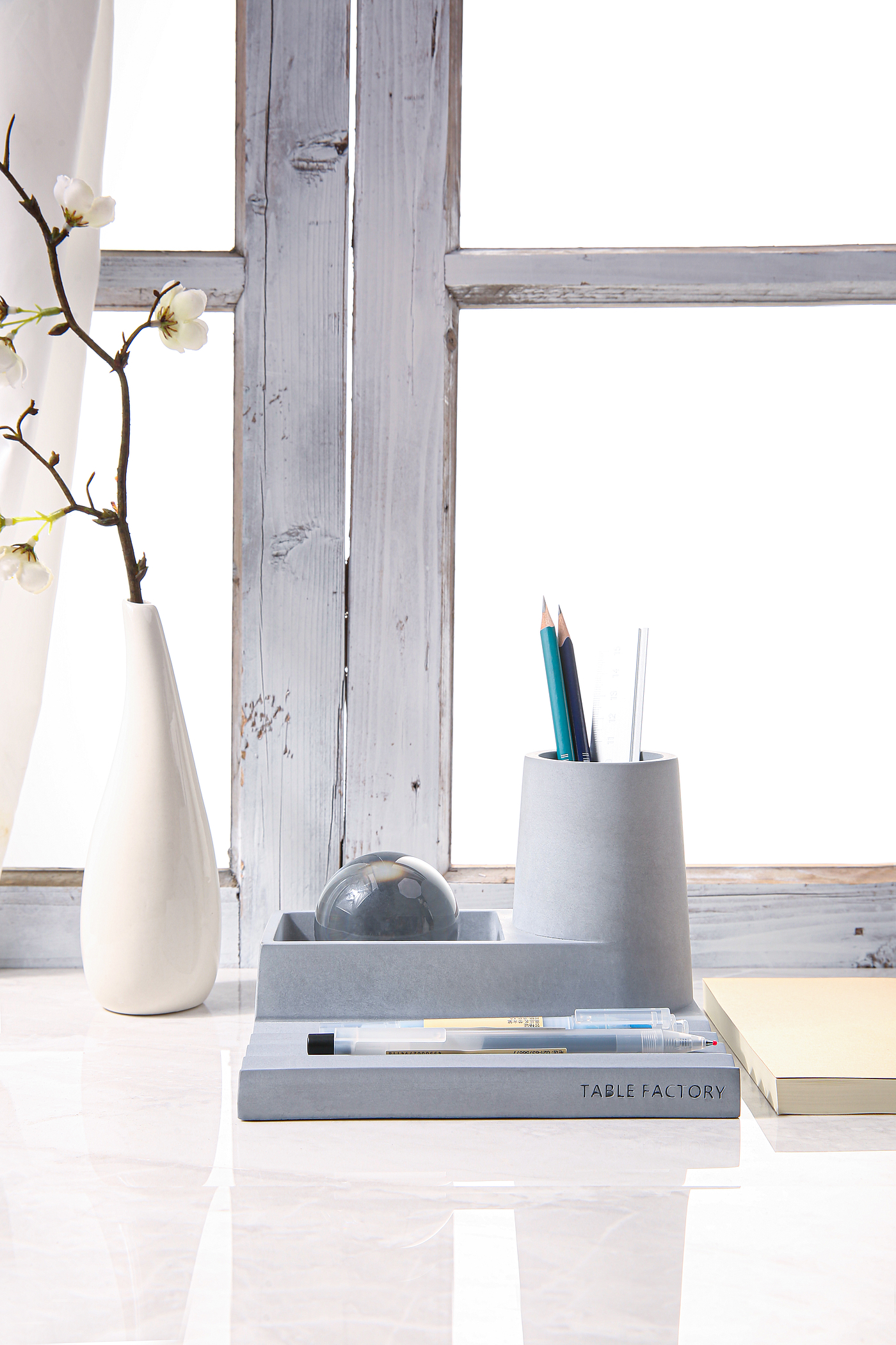 Storage rack，Mobile phone bracket，Penholder，pen container，Creative design，Desktop storage，