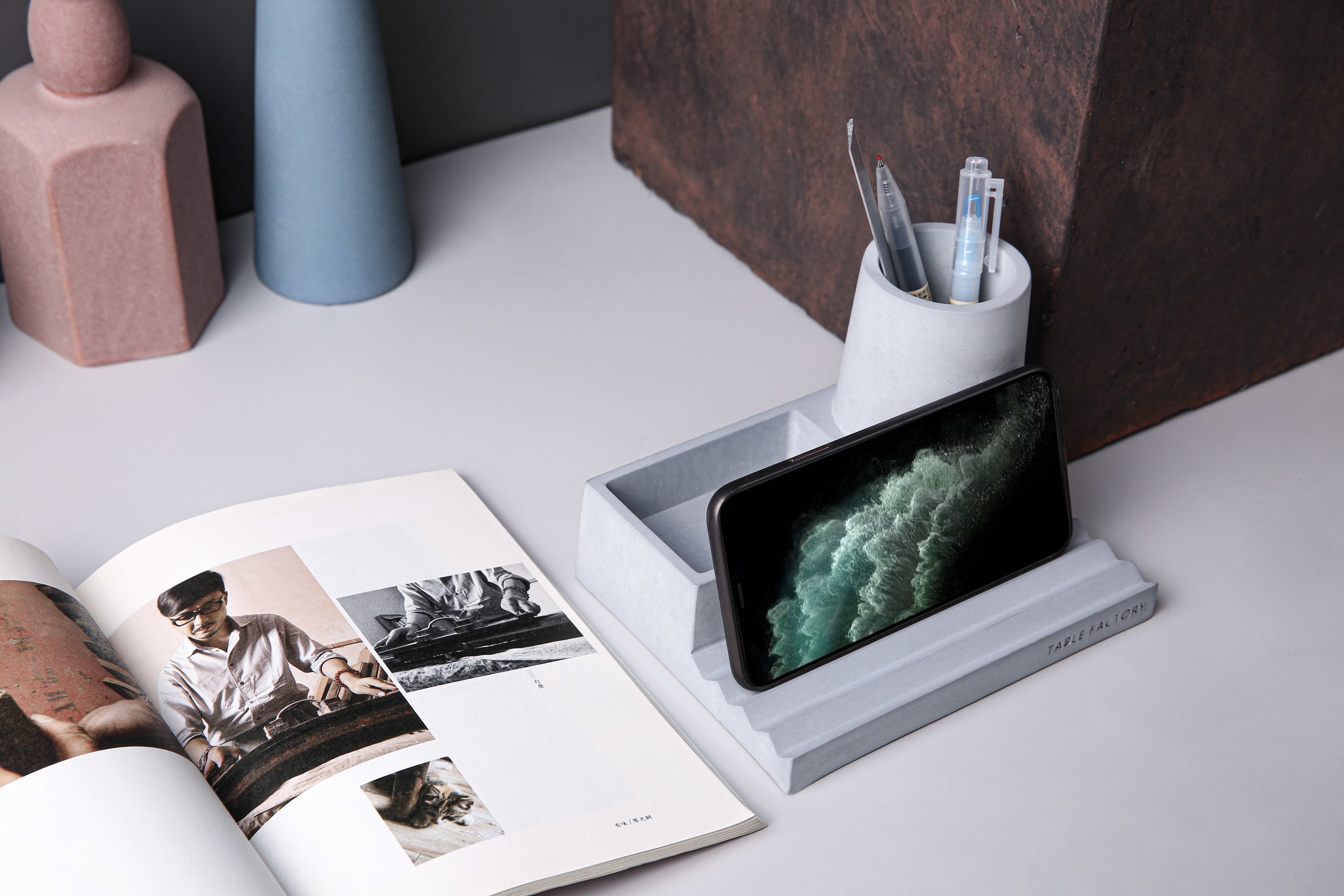 Storage rack，Mobile phone bracket，Penholder，pen container，Creative design，Desktop storage，