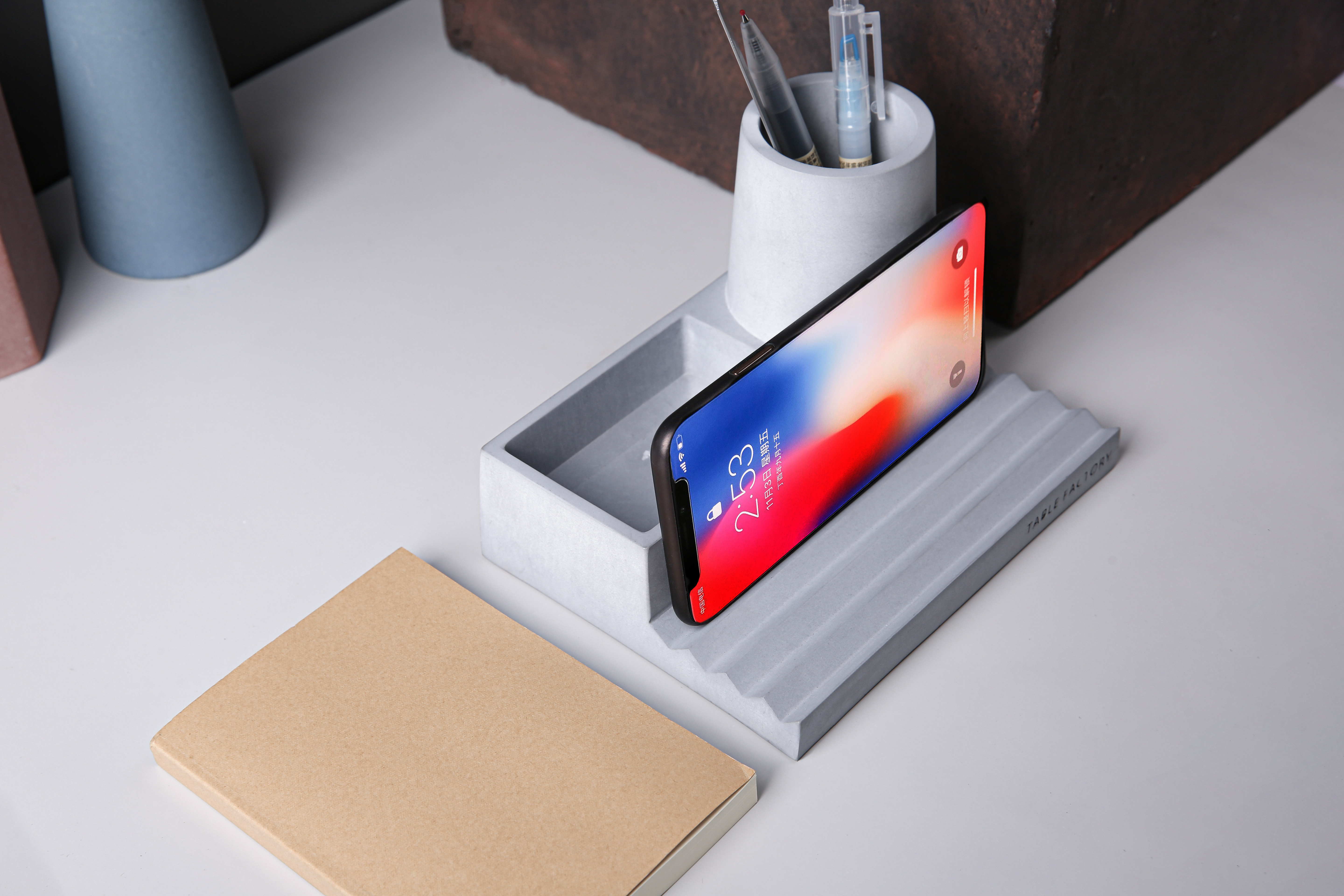 Storage rack，Mobile phone bracket，Penholder，pen container，Creative design，Desktop storage，