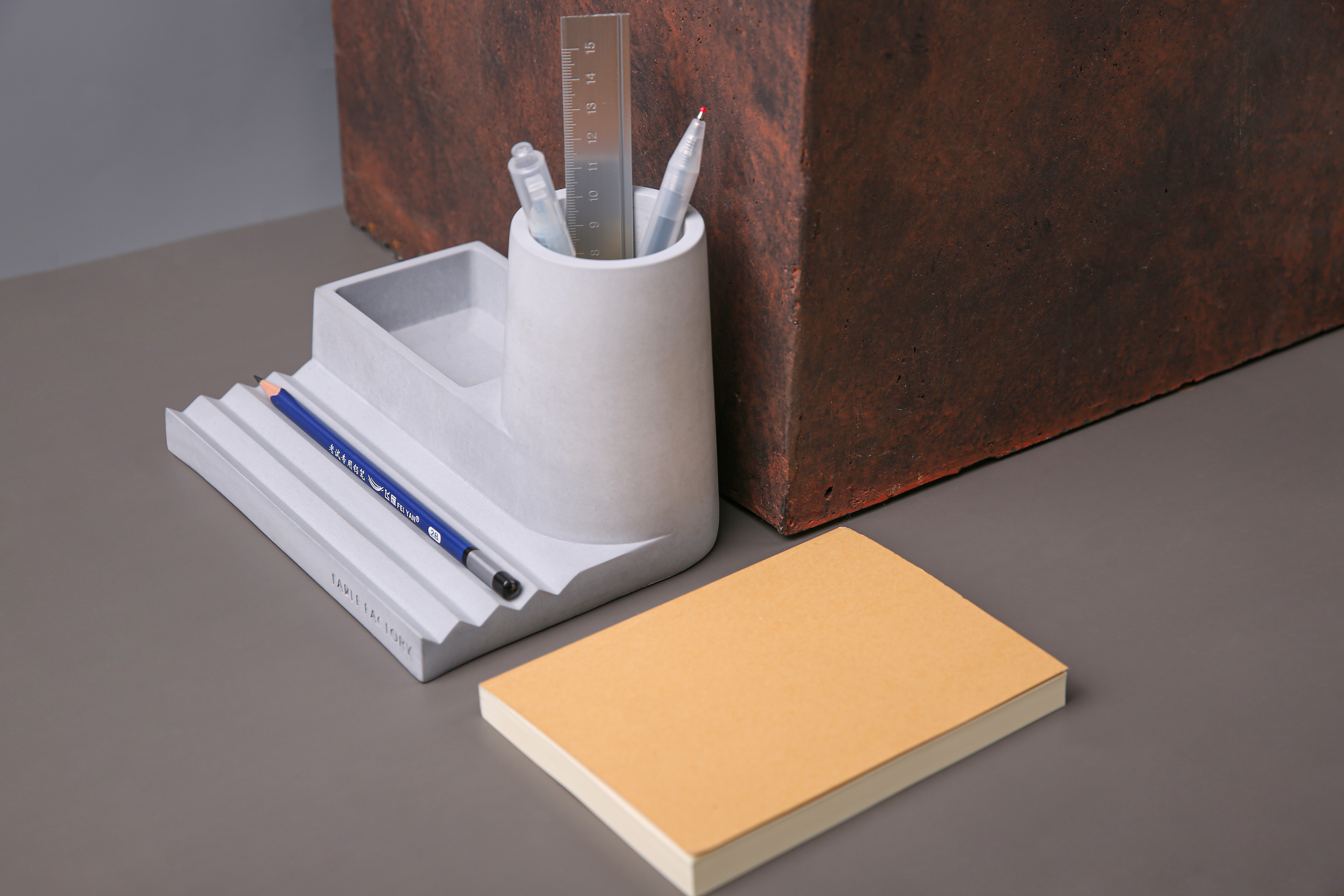 Storage rack，Mobile phone bracket，Penholder，pen container，Creative design，Desktop storage，