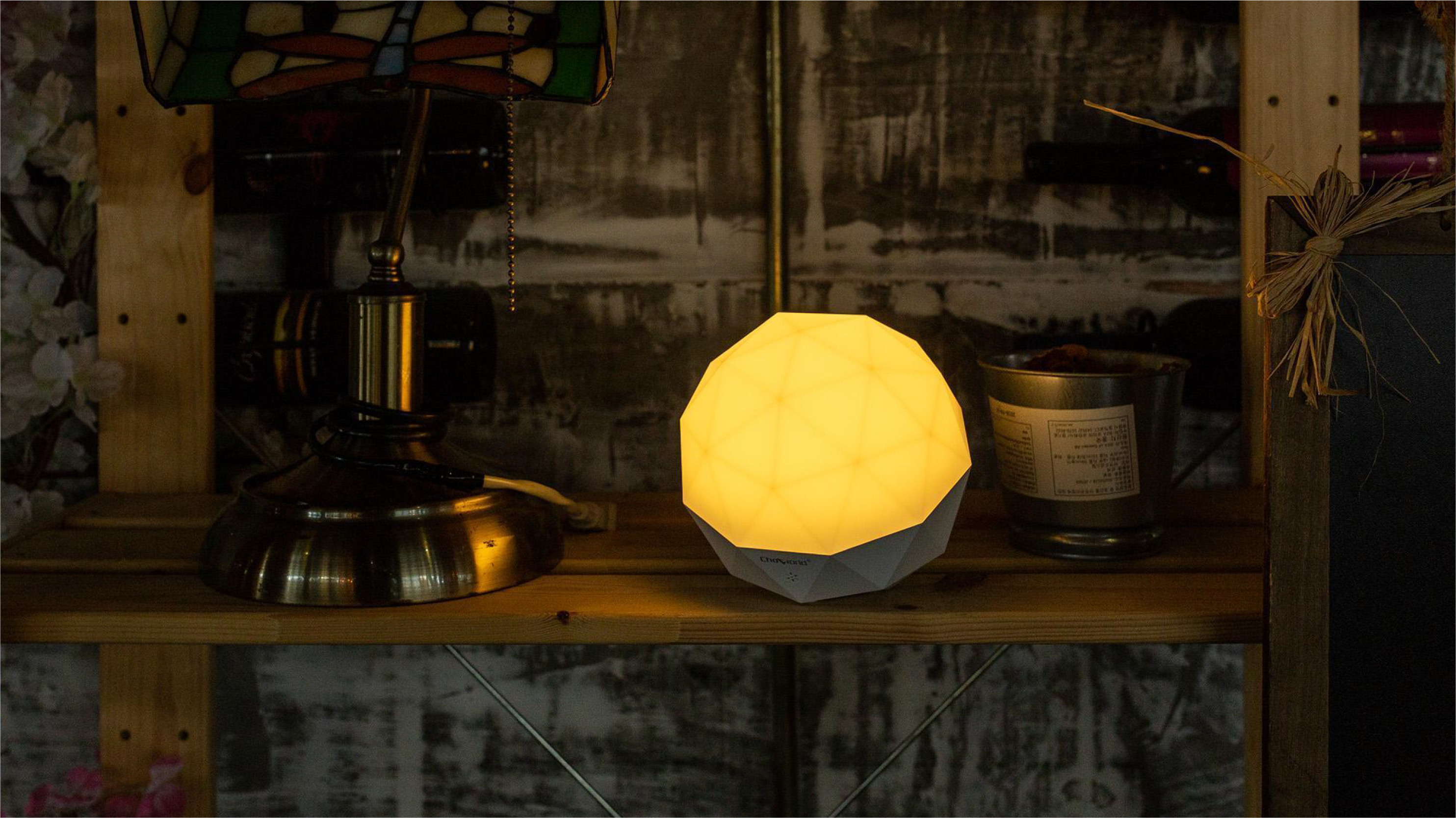 Intelligent voice desk lamp，