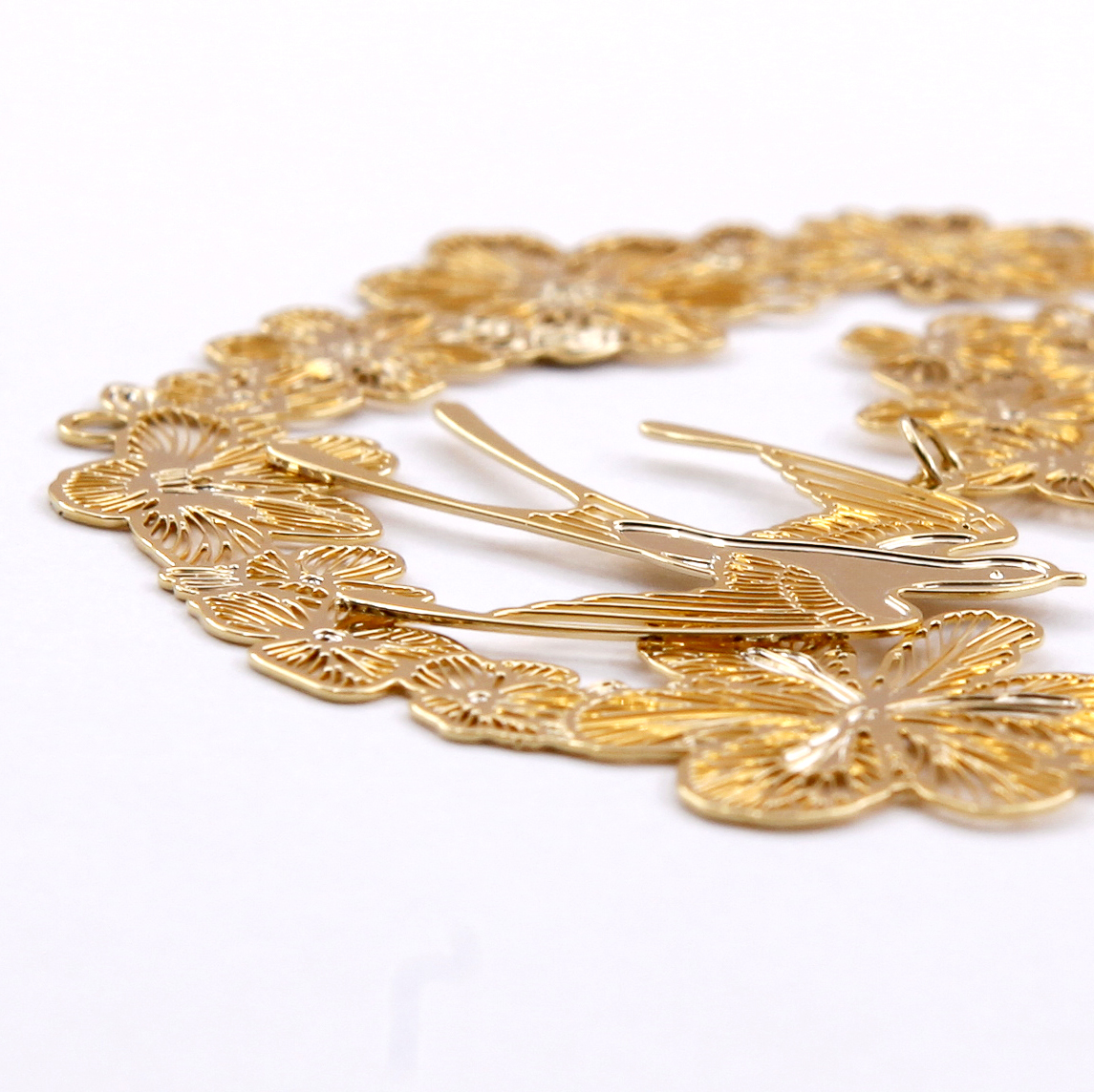 In the palm of your hand，swallow，full-blown flowers，spring，bookmark，