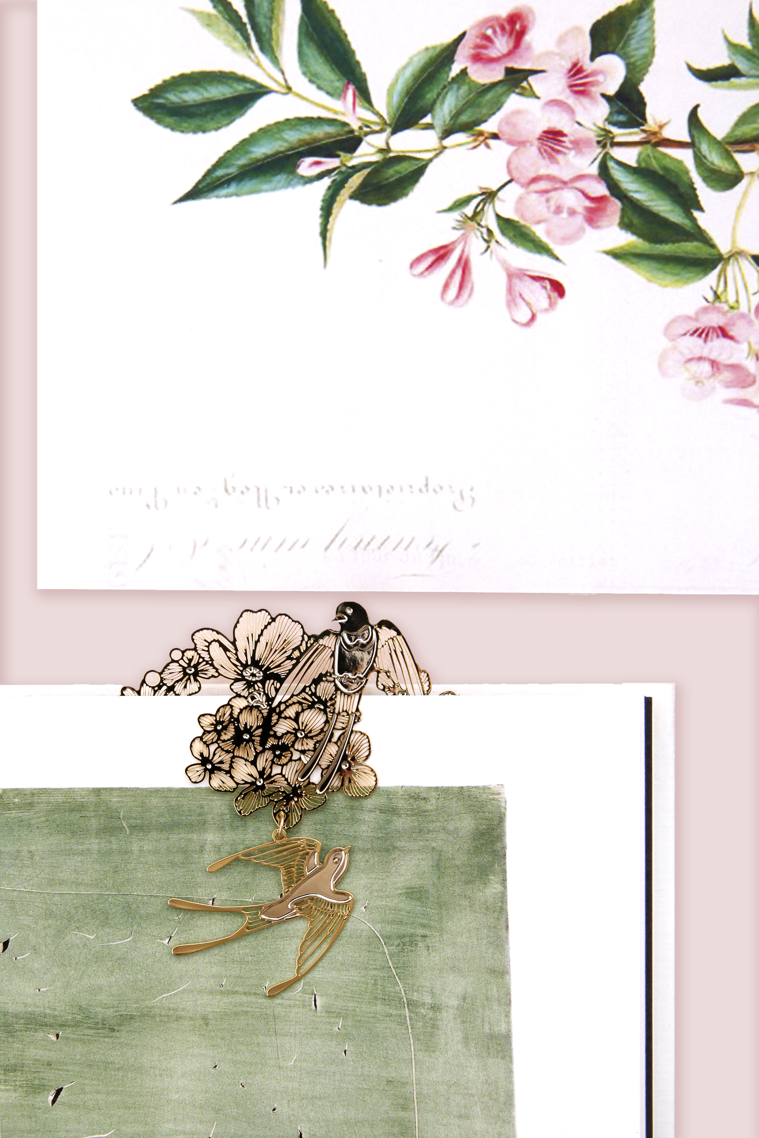 In the palm of your hand，swallow，full-blown flowers，spring，bookmark，