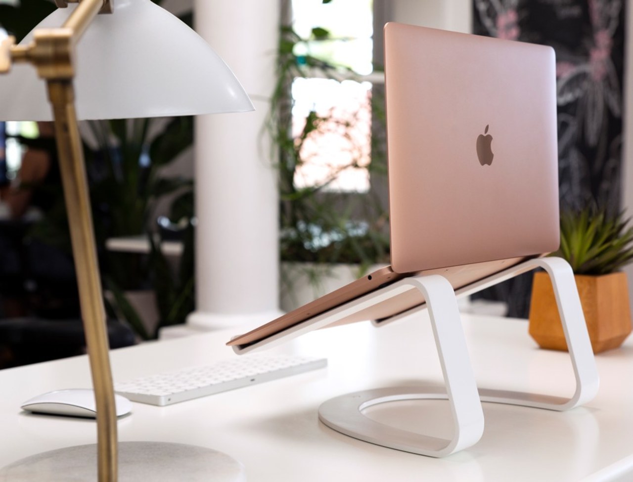 创意curve Se支架 将你的macbook完美地悬挂起来 普象网