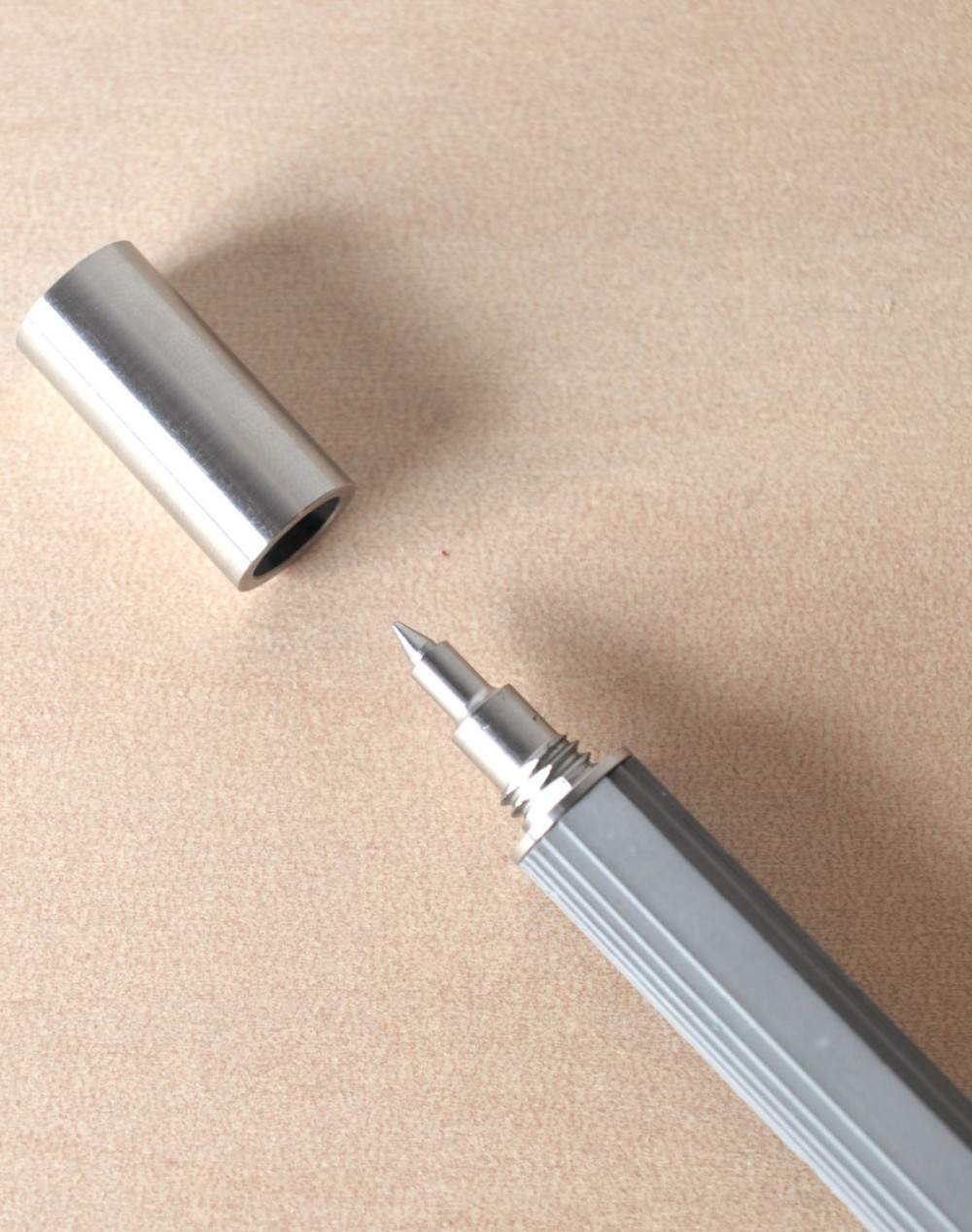 originality，stainless steel，modern stylish，to work in an office，