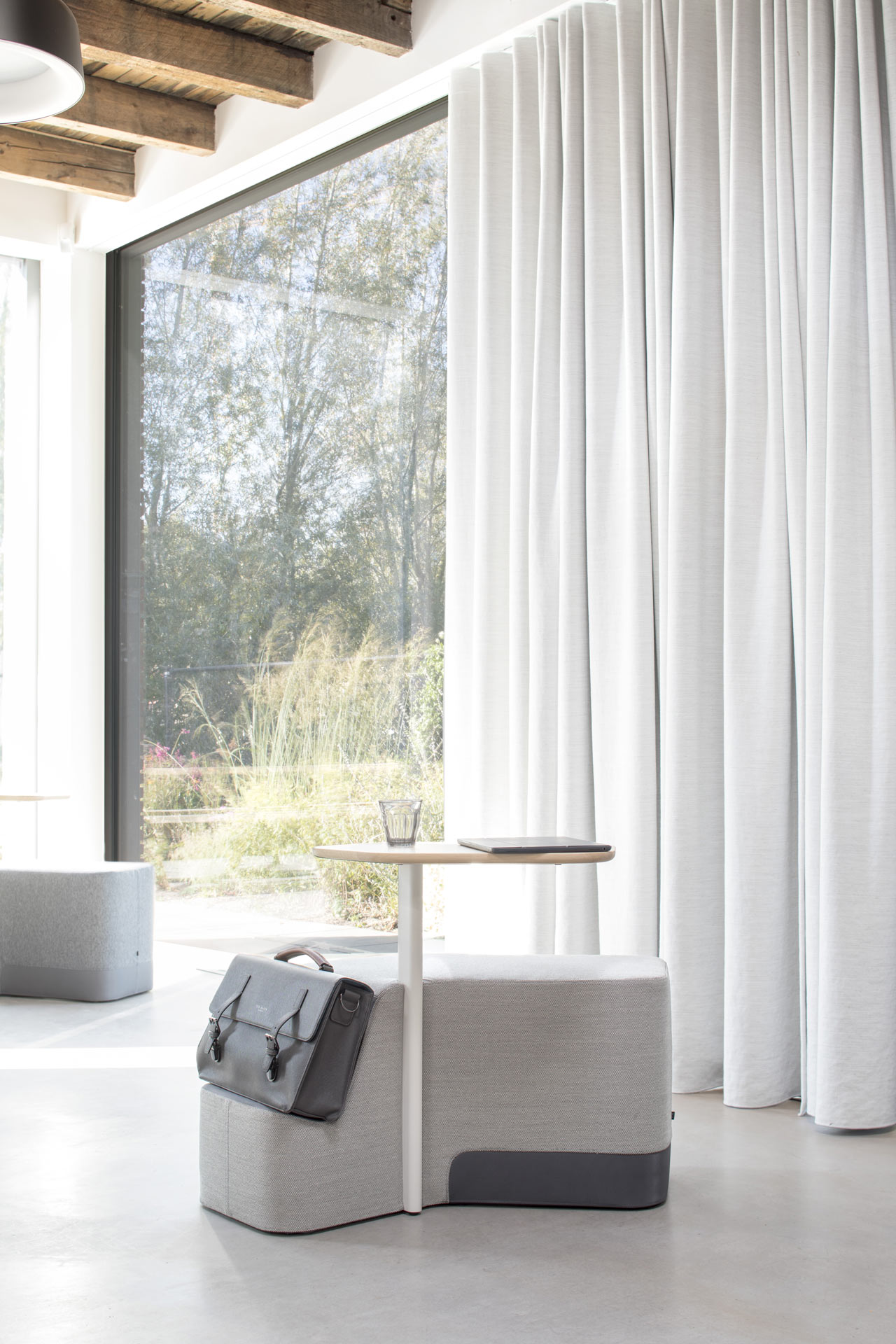 portability，furniture，to work in an office，