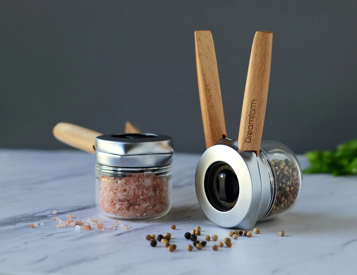 Pepper mill，The seasoning bottle，single-handedly，interactive，industrial design，product design，