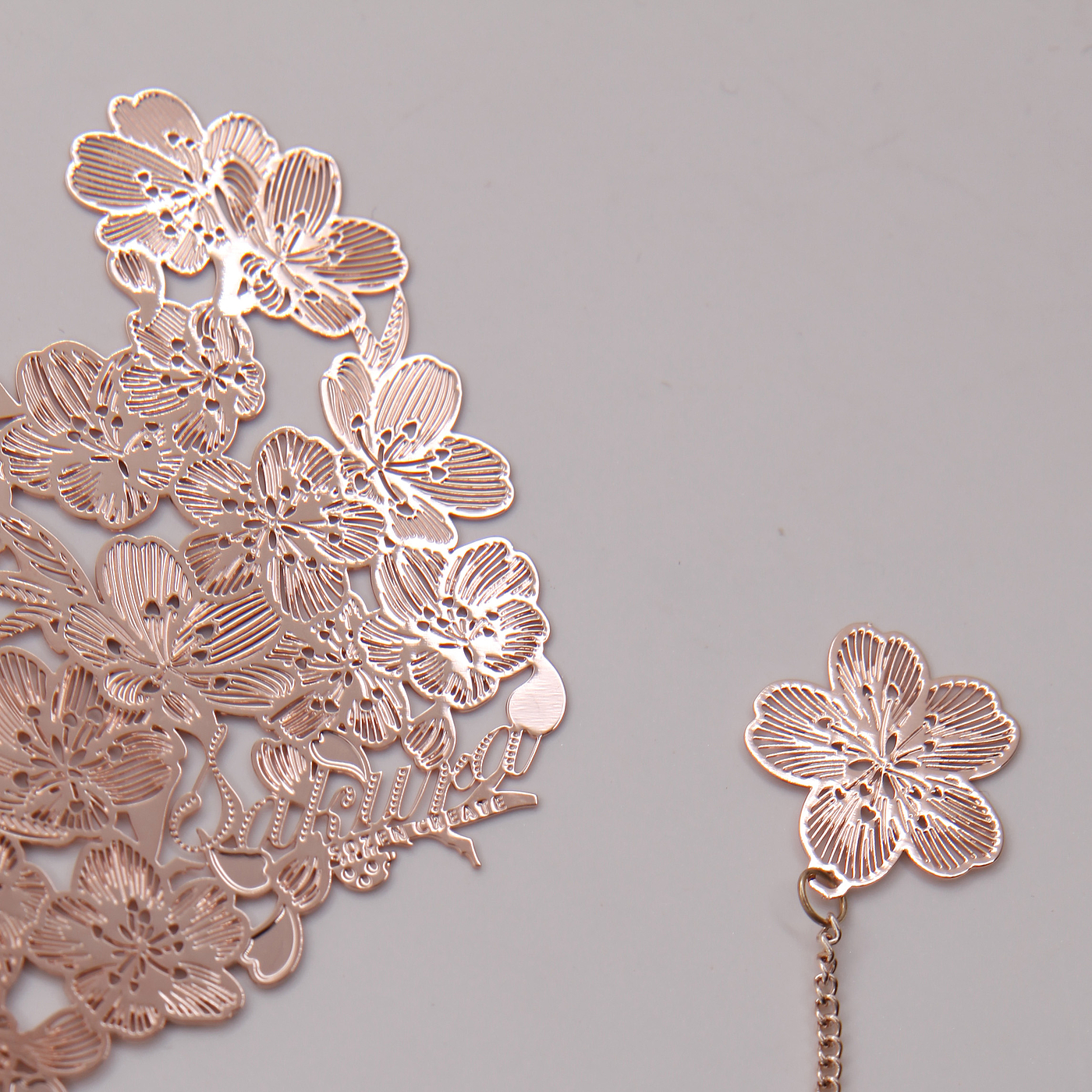 bookmark，gift，cherry blossoms，rose gold，Design，product，Cultural creation，