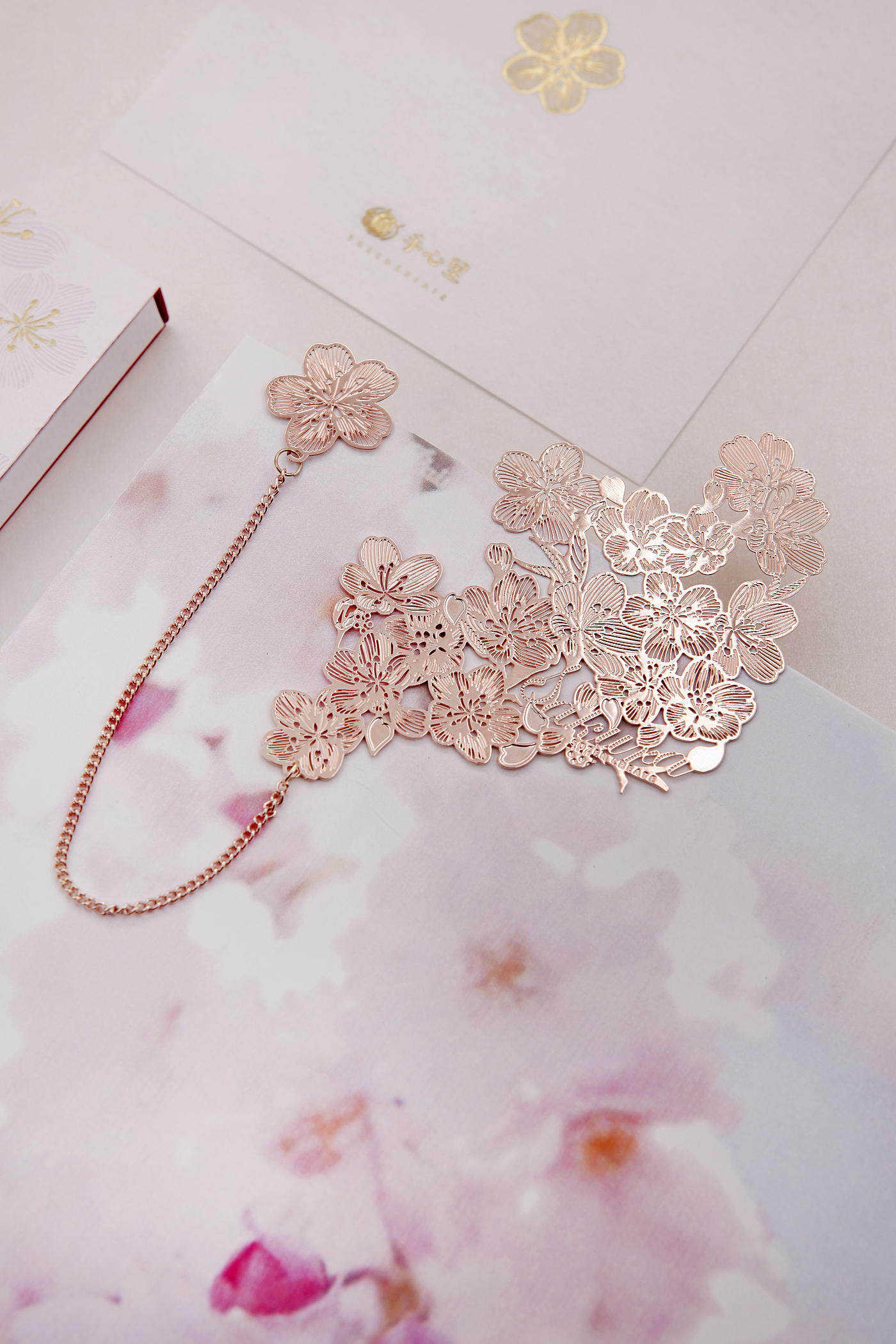 bookmark，gift，cherry blossoms，rose gold，Design，product，Cultural creation，