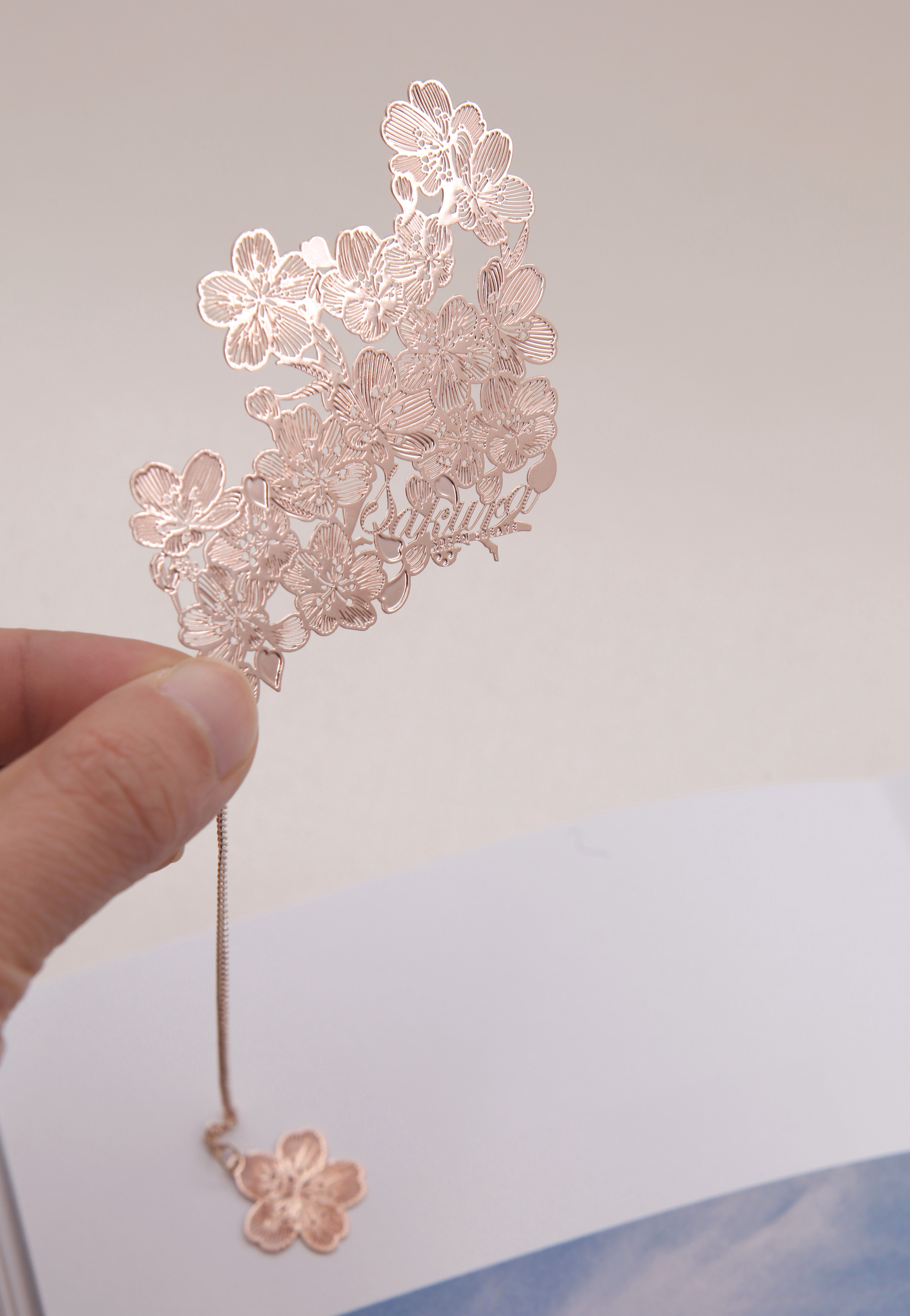 bookmark，gift，cherry blossoms，rose gold，Design，product，Cultural creation，