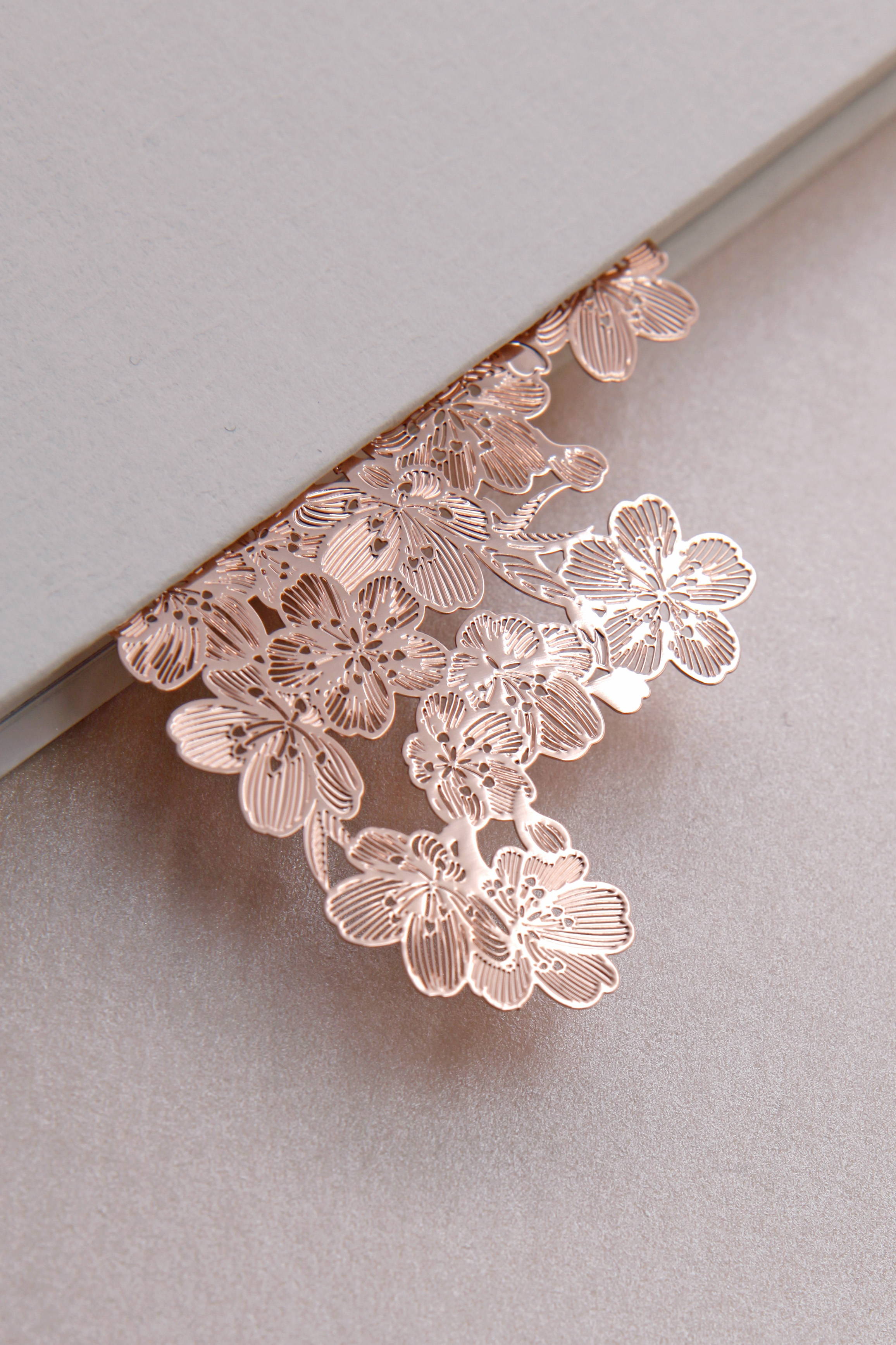 bookmark，gift，cherry blossoms，rose gold，Design，product，Cultural creation，