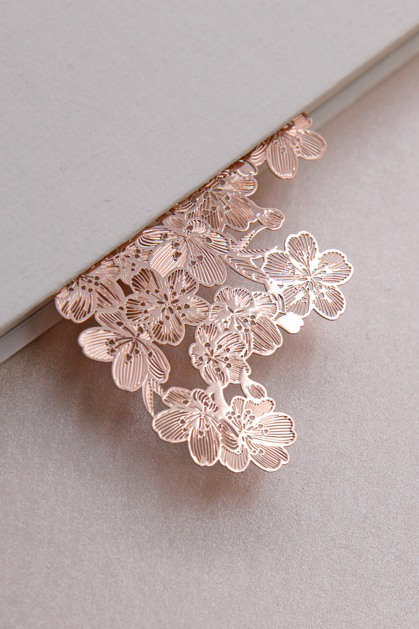 bookmark，gift，cherry blossoms，rose gold，Design，product，Cultural creation，