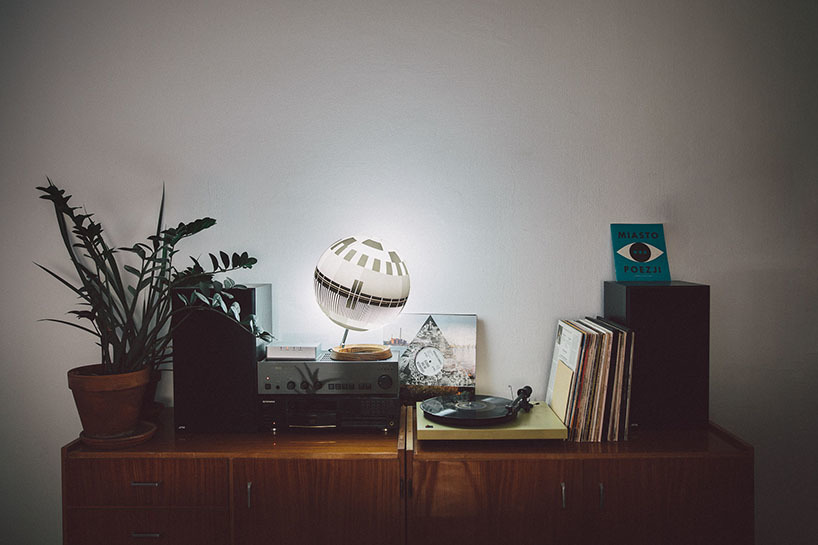 Desk lamp，to work in an office，product design，fashion，