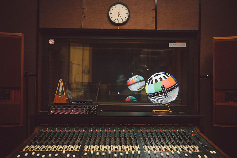 Desk lamp，to work in an office，product design，fashion，