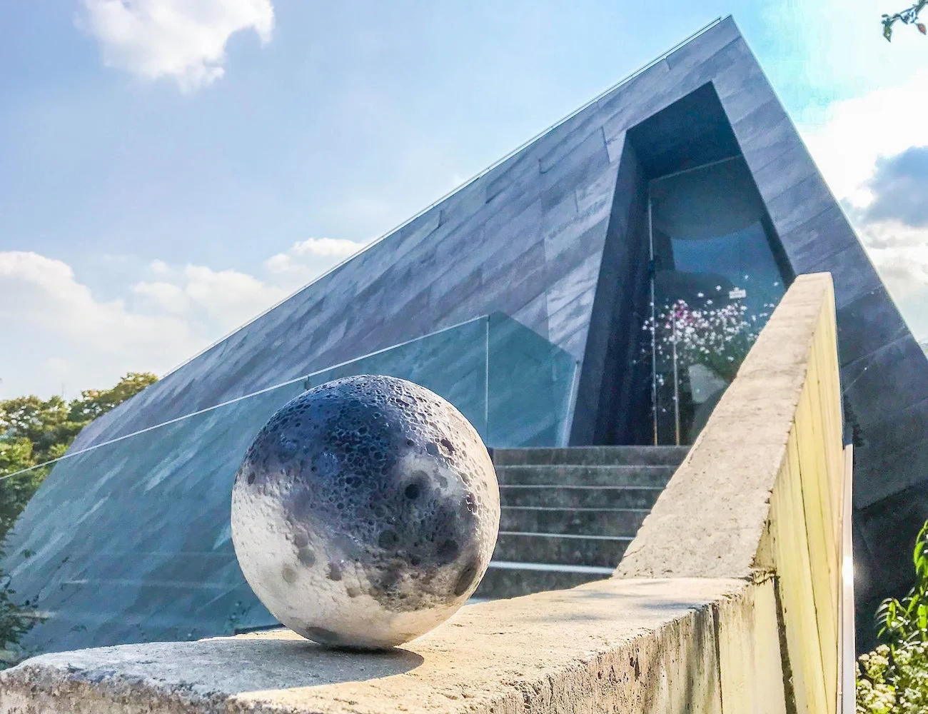 Digital intelligence，float，Lunar lamp，moon，simulation，Design，3D printing，magnet，