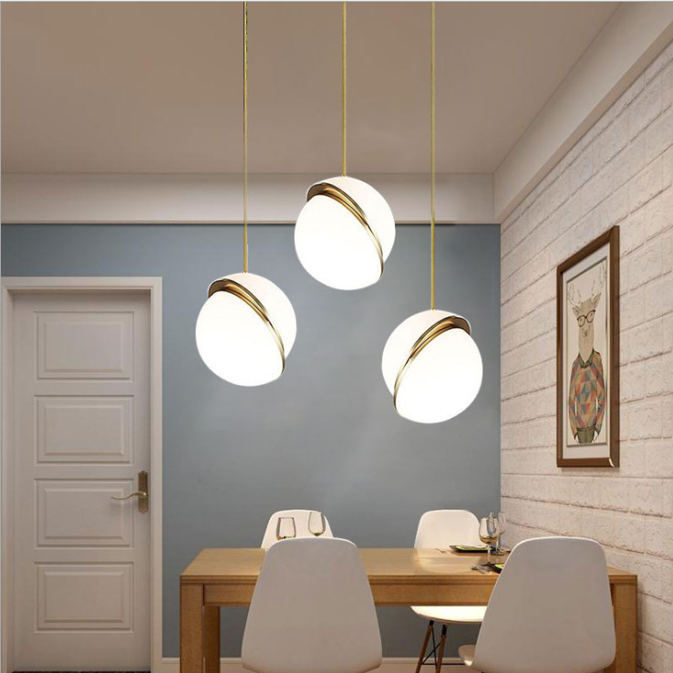 a chandelier，Soft outfit，Classic style，