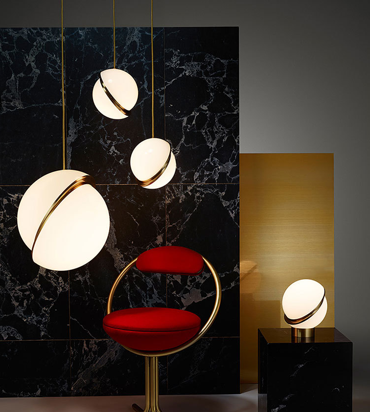 a chandelier，Soft outfit，Classic style，