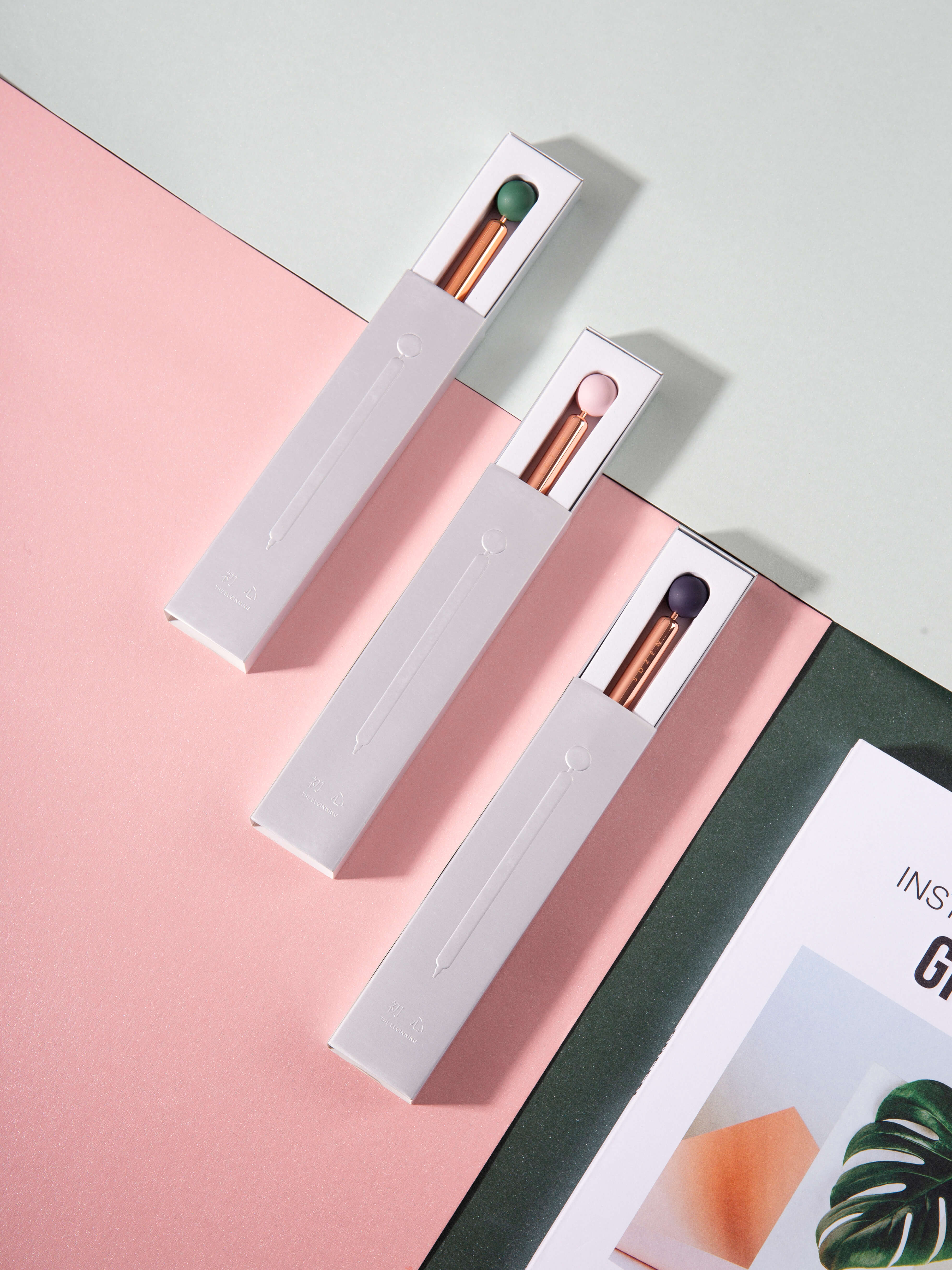 In the palm of your hand，pencil，product，Design，delicate，Minimalist，