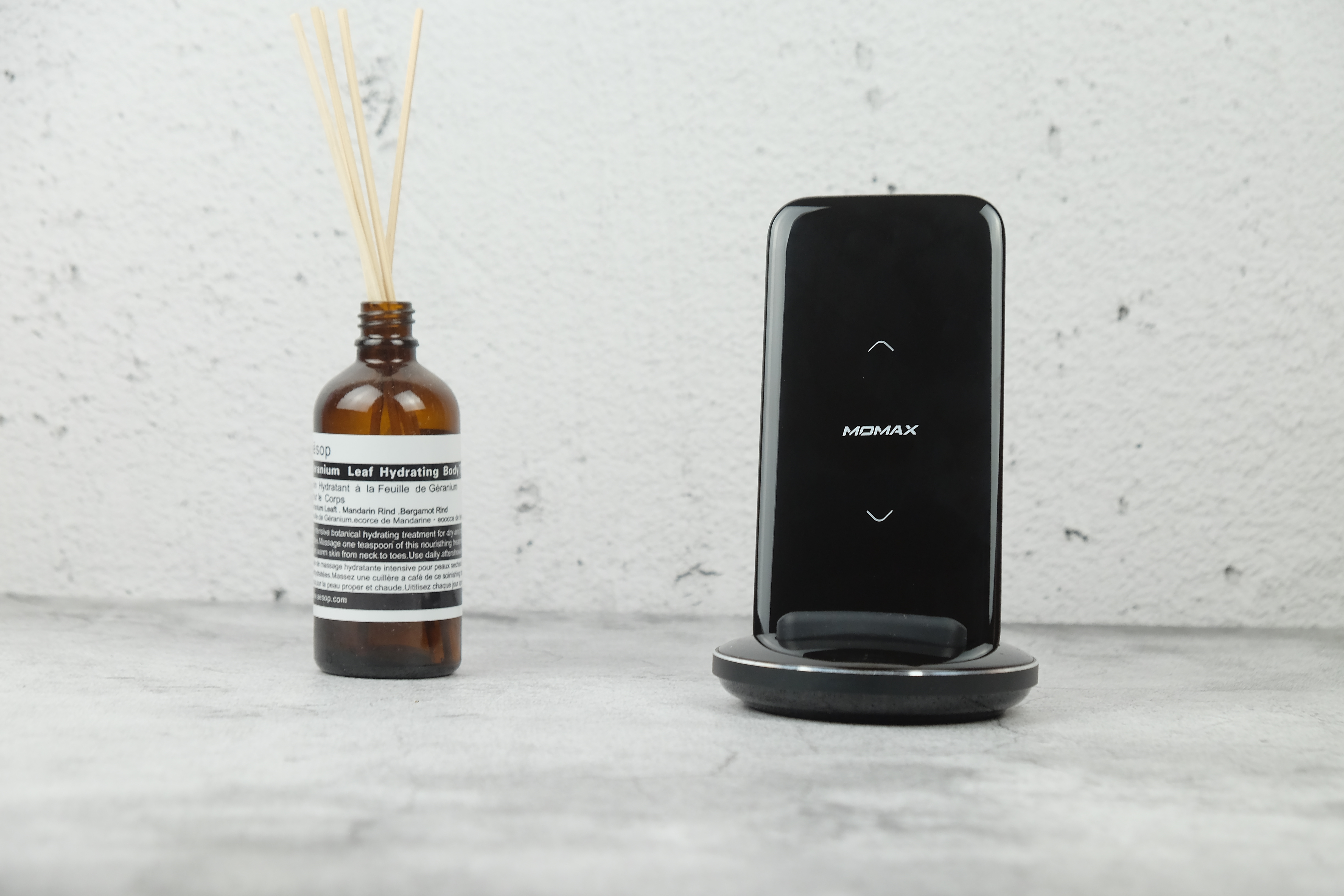 product design，Wireless charging，industrial design，Brand promotion，Simplicity，fashion，Yeah. Mr Yu，