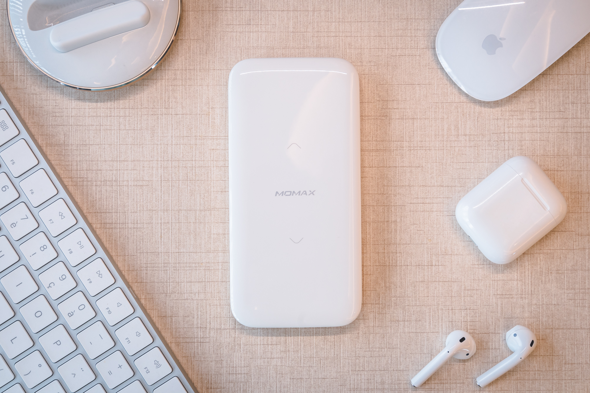 product design，Wireless charging，industrial design，Brand promotion，Simplicity，fashion，Yeah. Mr Yu，