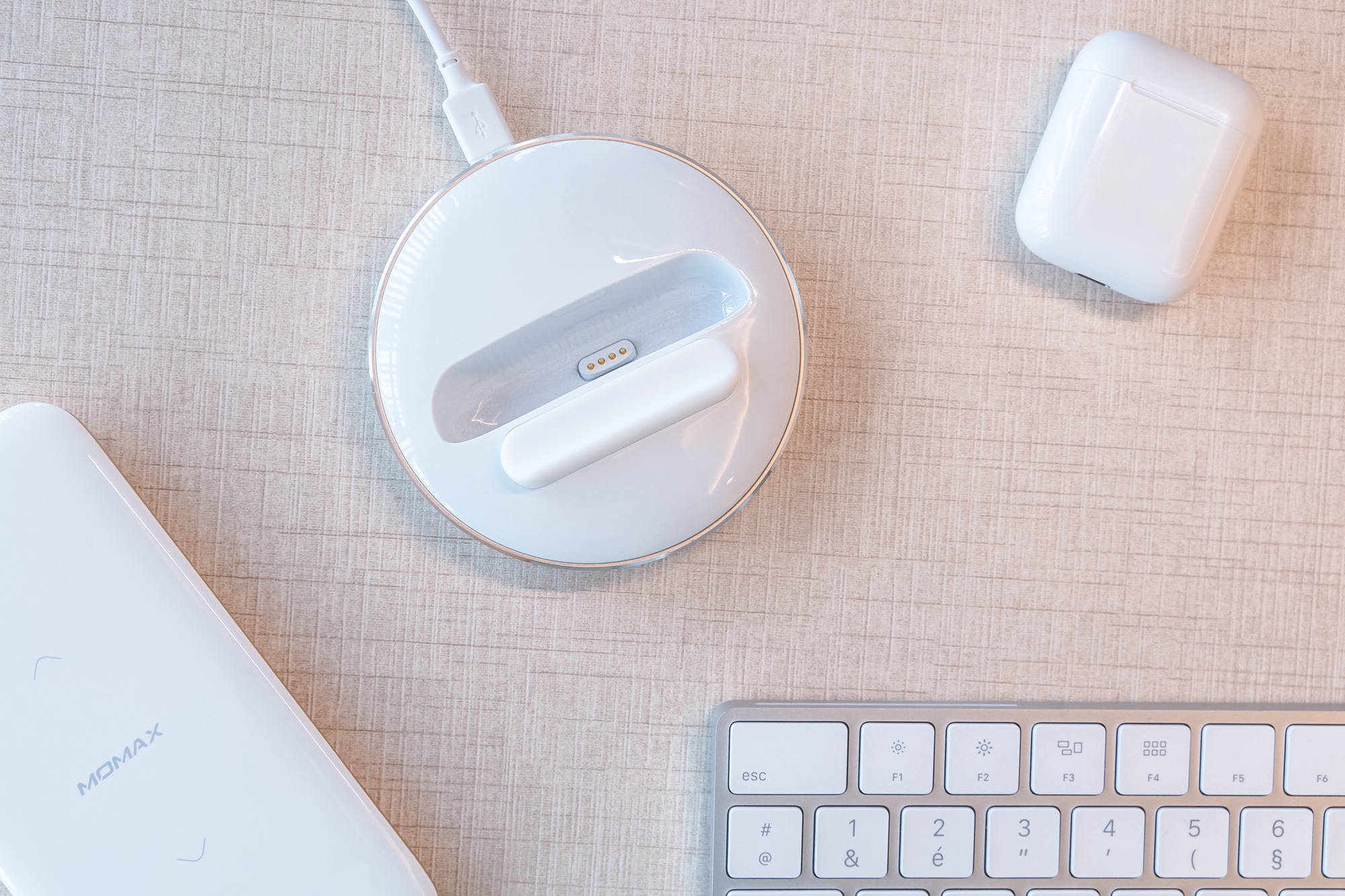 product design，Wireless charging，industrial design，Brand promotion，Simplicity，fashion，Yeah. Mr Yu，