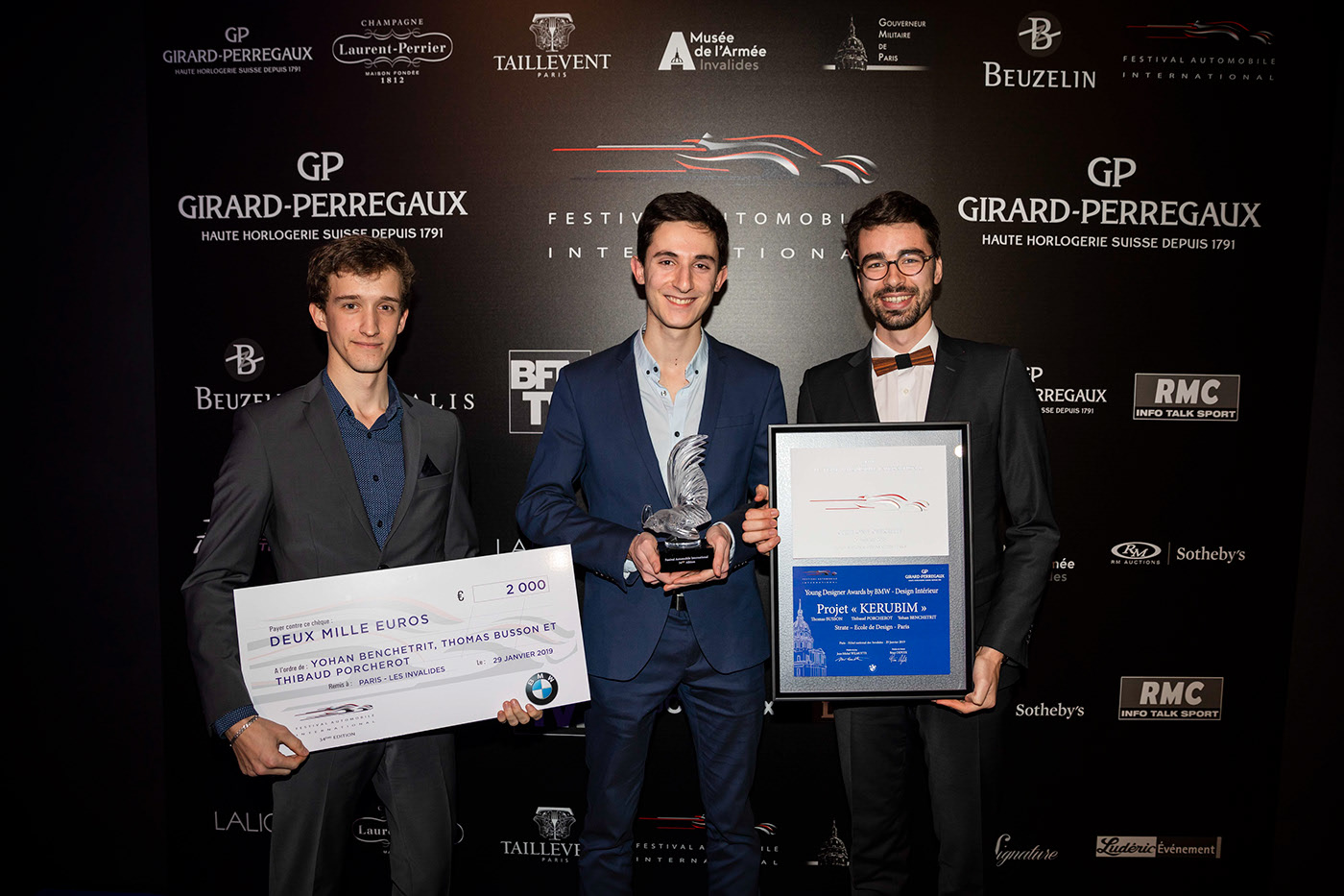 automobile，indoor，bmw，cat，