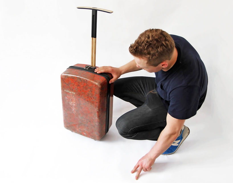 suitcase，outdoors，travel，trunk，