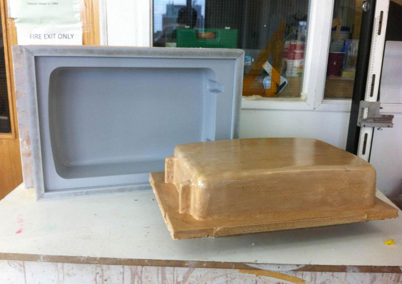 suitcase，outdoors，travel，trunk，