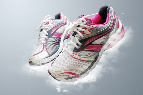 sneakers，outdoors，motion，female sex，