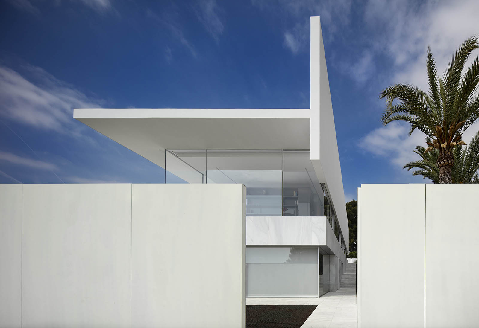 Hoffman's former residence，T-shaped structure roof，Hofmann House，
