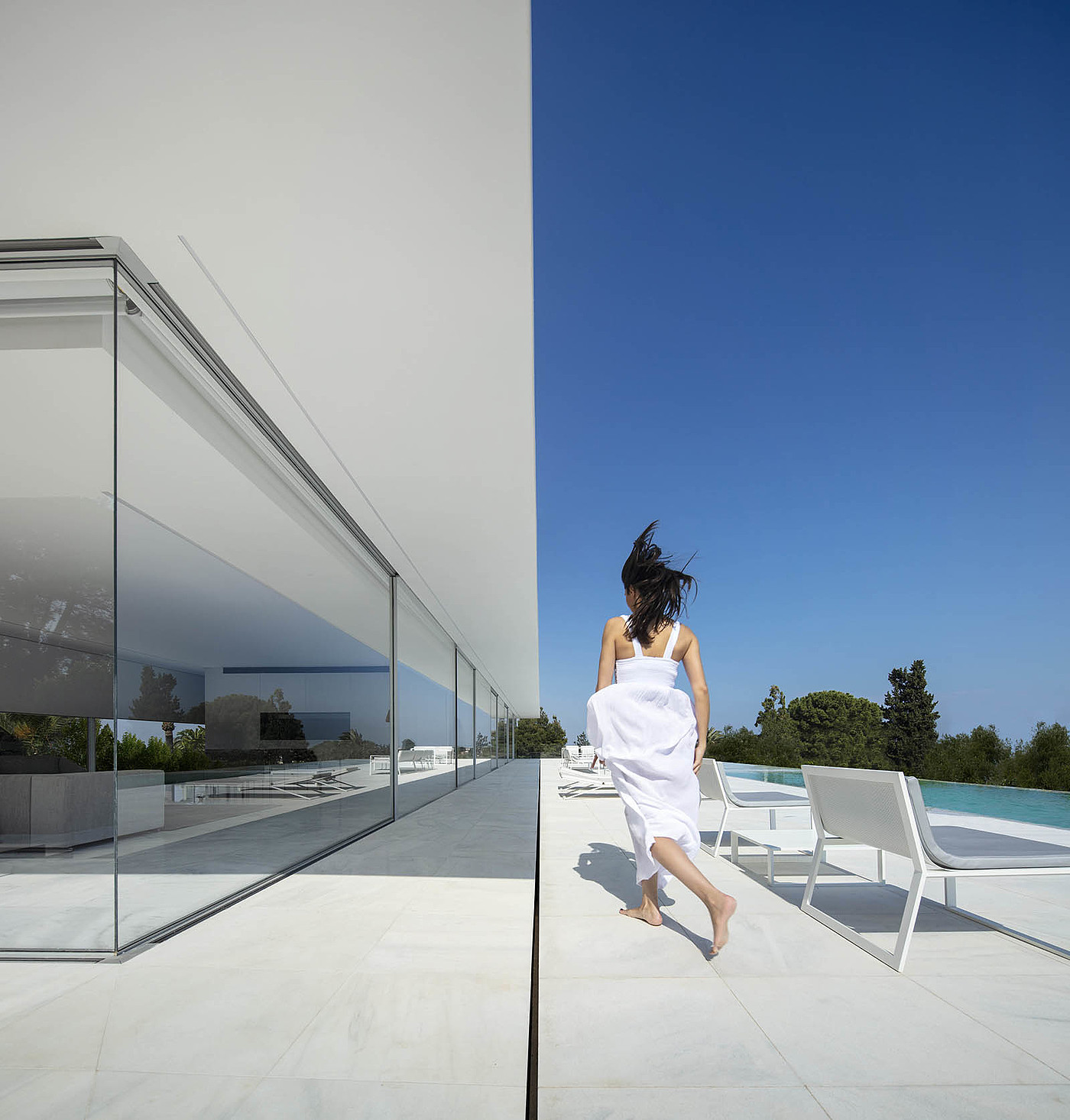 Hoffman's former residence，T-shaped structure roof，Hofmann House，