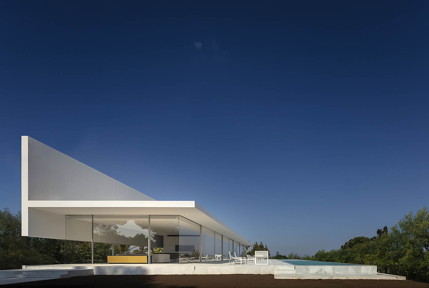 Hoffman's former residence，T-shaped structure roof，Hofmann House，