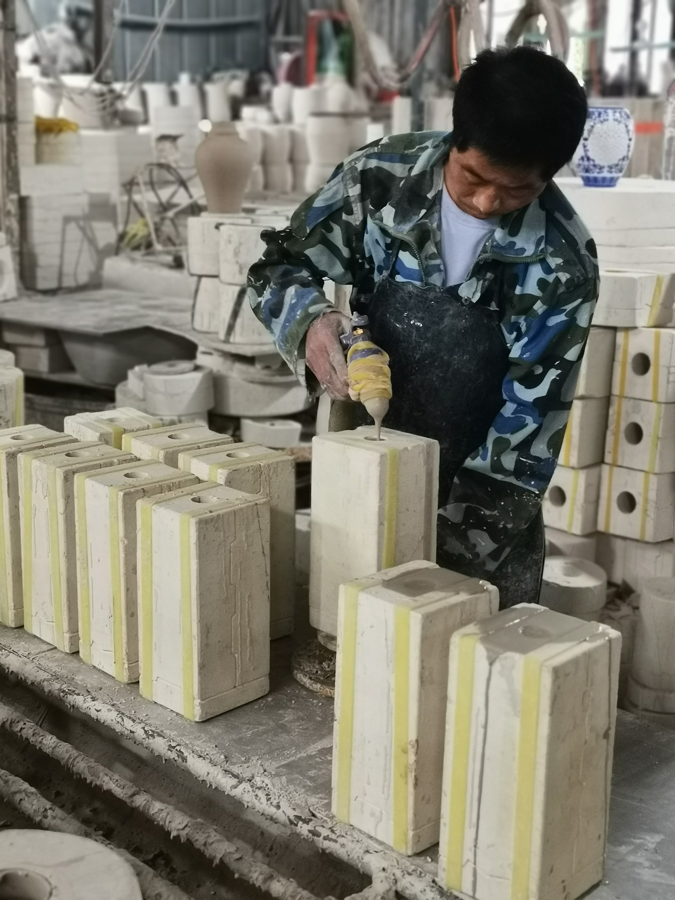 Intelligent ceramics，