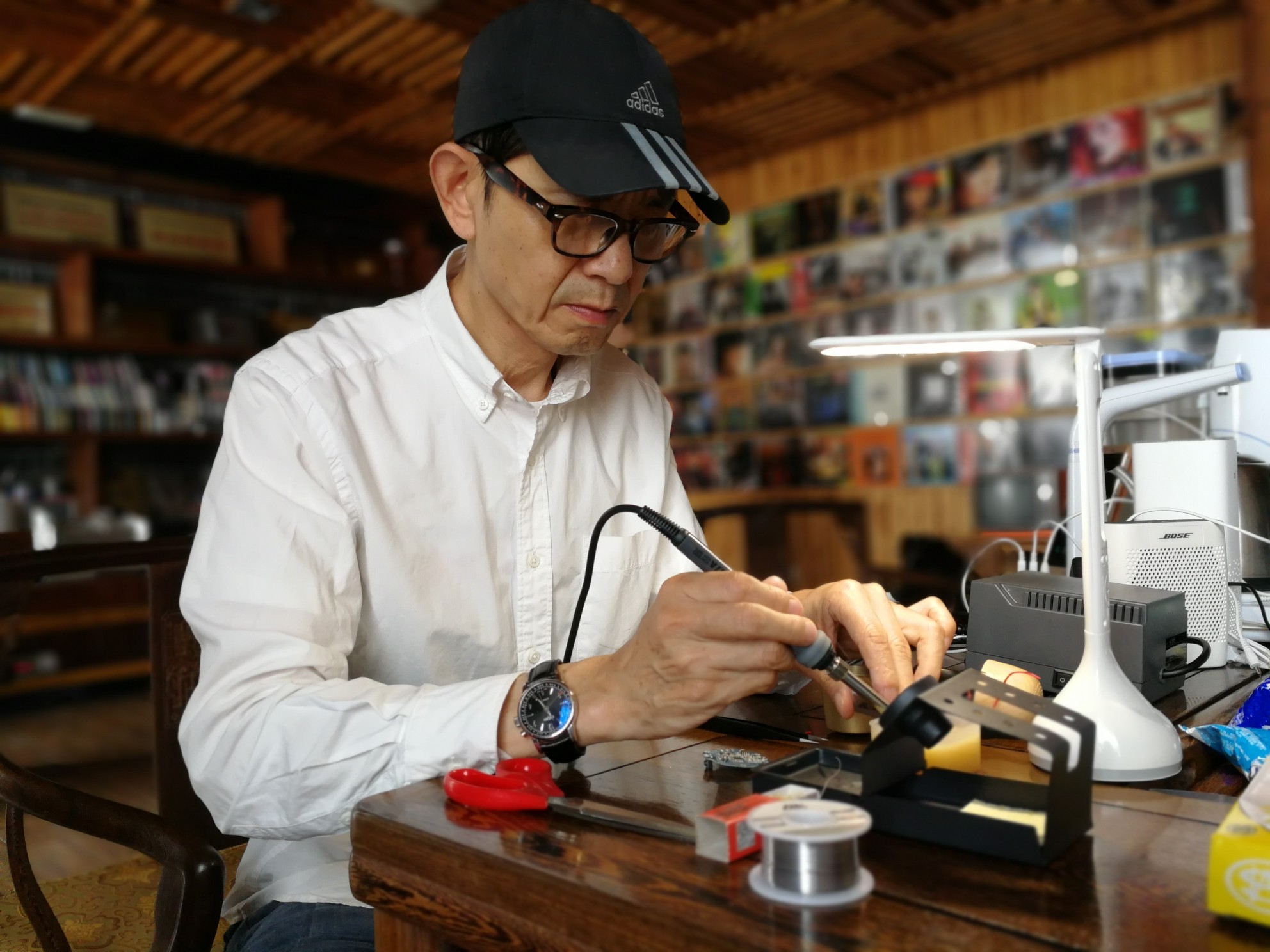 Intelligent ceramics，