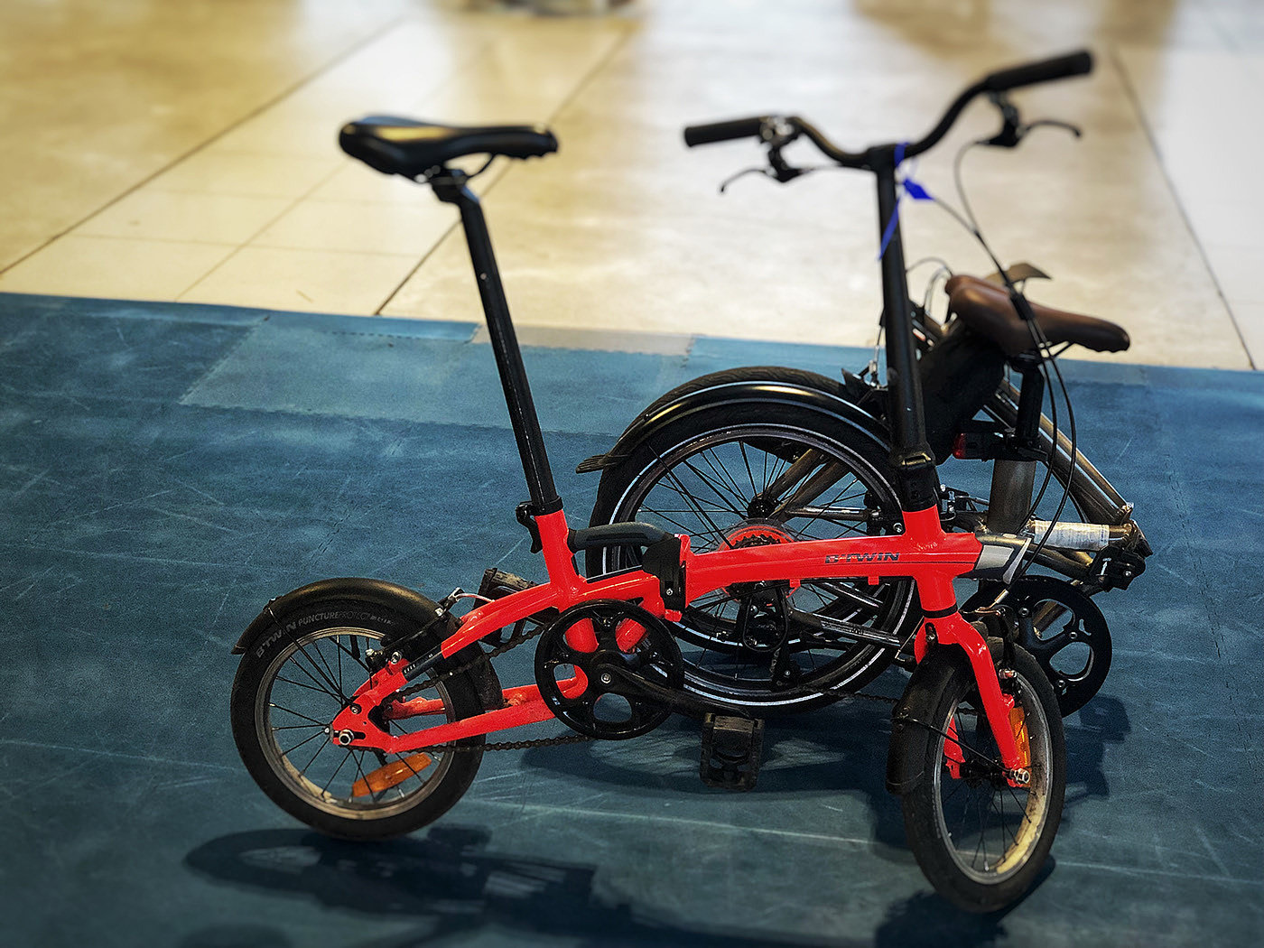 Bicycle，light，Folding type，Hand drawn，aluminium alloy，