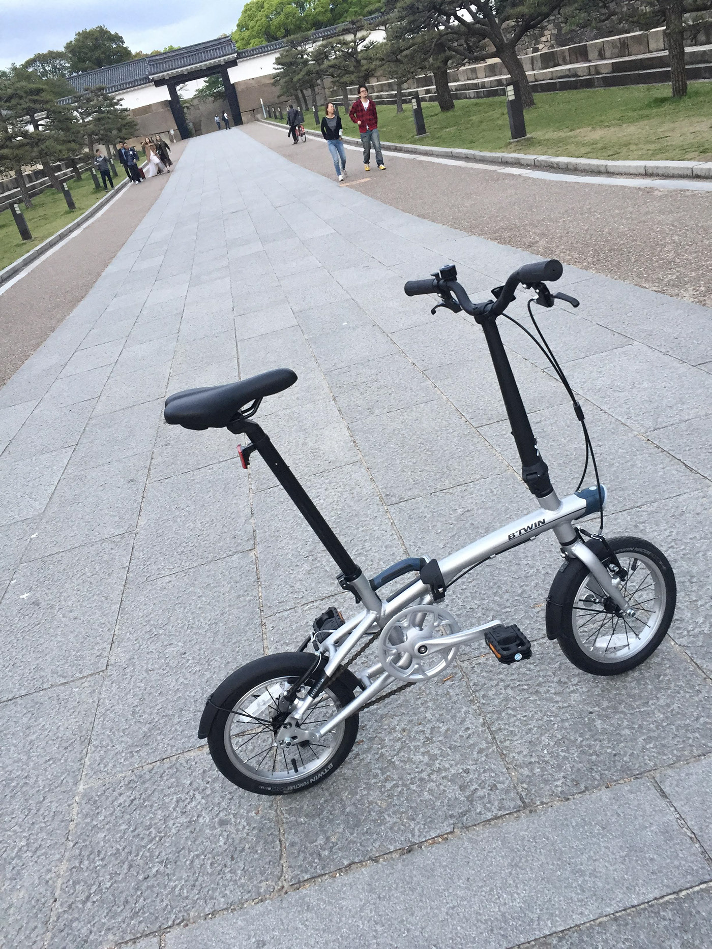 Bicycle，light，Folding type，Hand drawn，aluminium alloy，