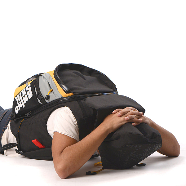 knapsack，outdoors，motion，package，