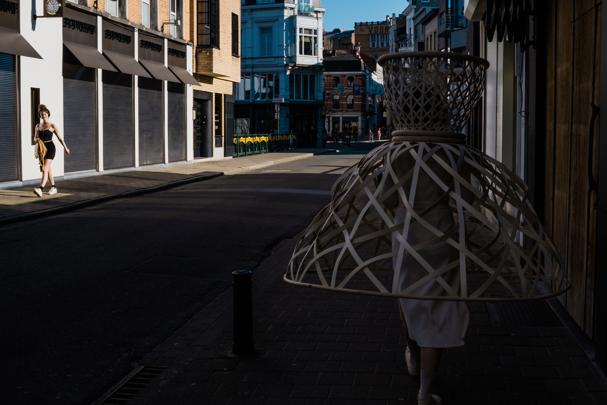 Wearable ，Rattan cage，epidemic situation，social contact，