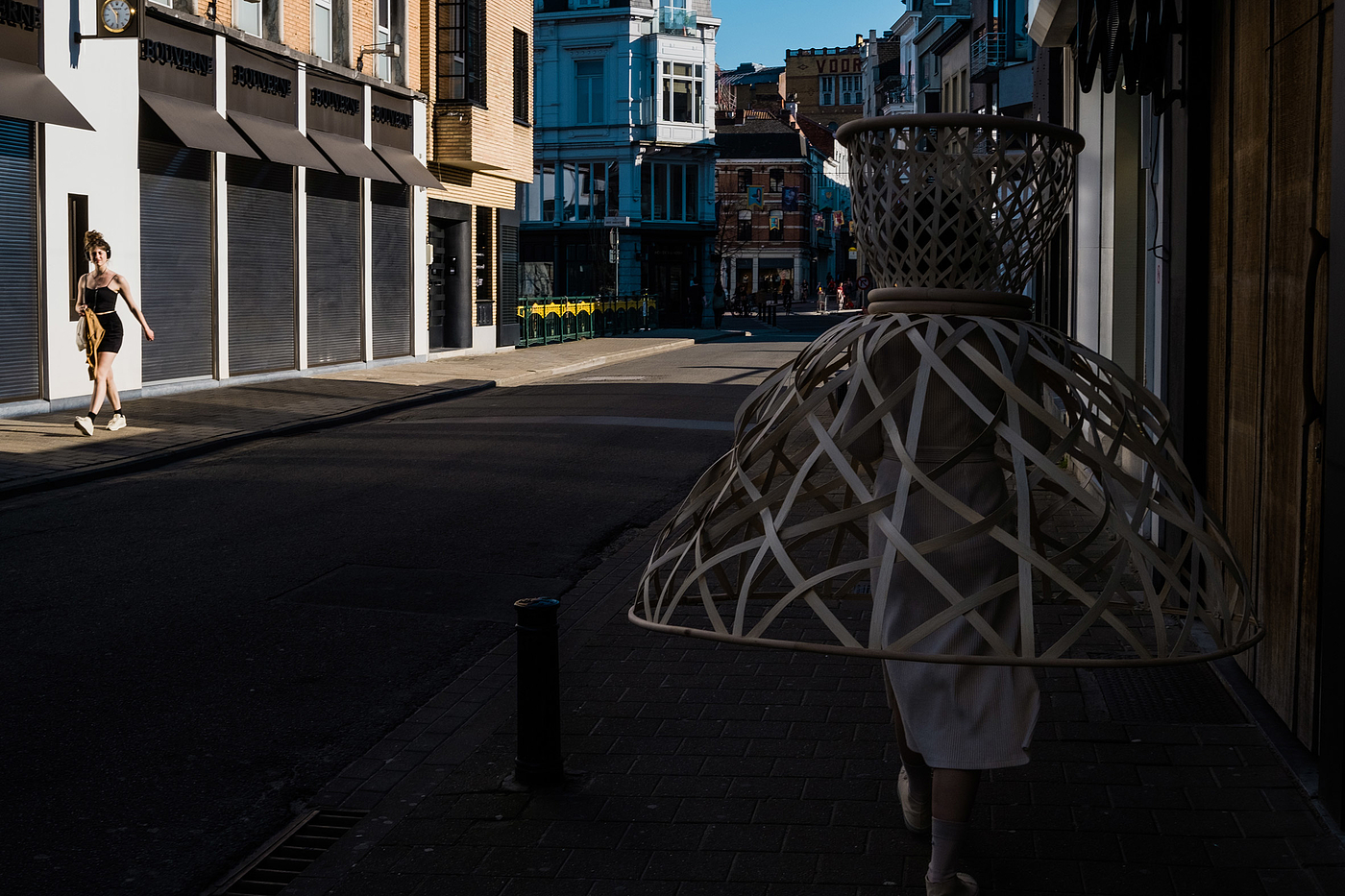 Wearable ，Rattan cage，epidemic situation，social contact，