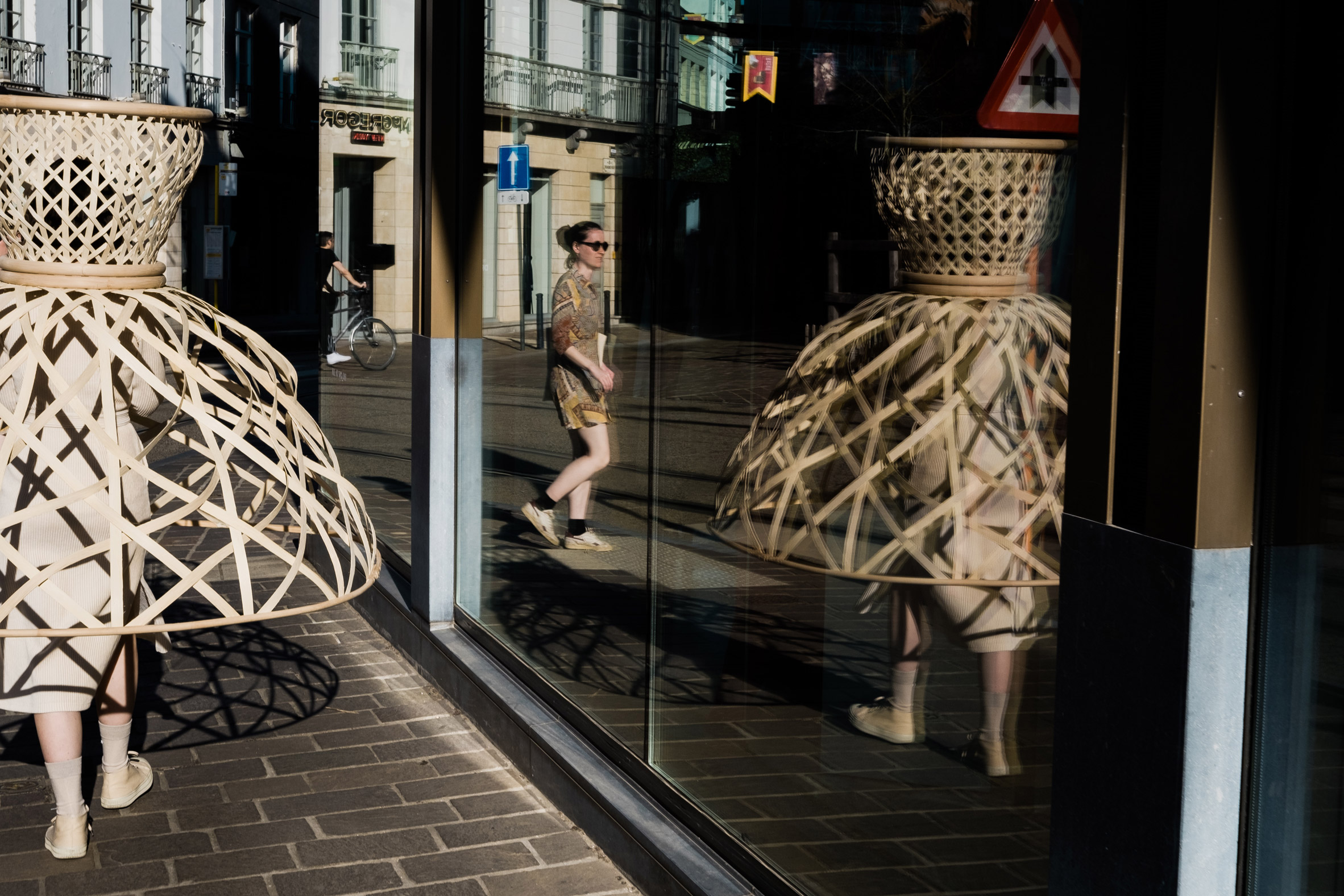 Wearable ，Rattan cage，epidemic situation，social contact，