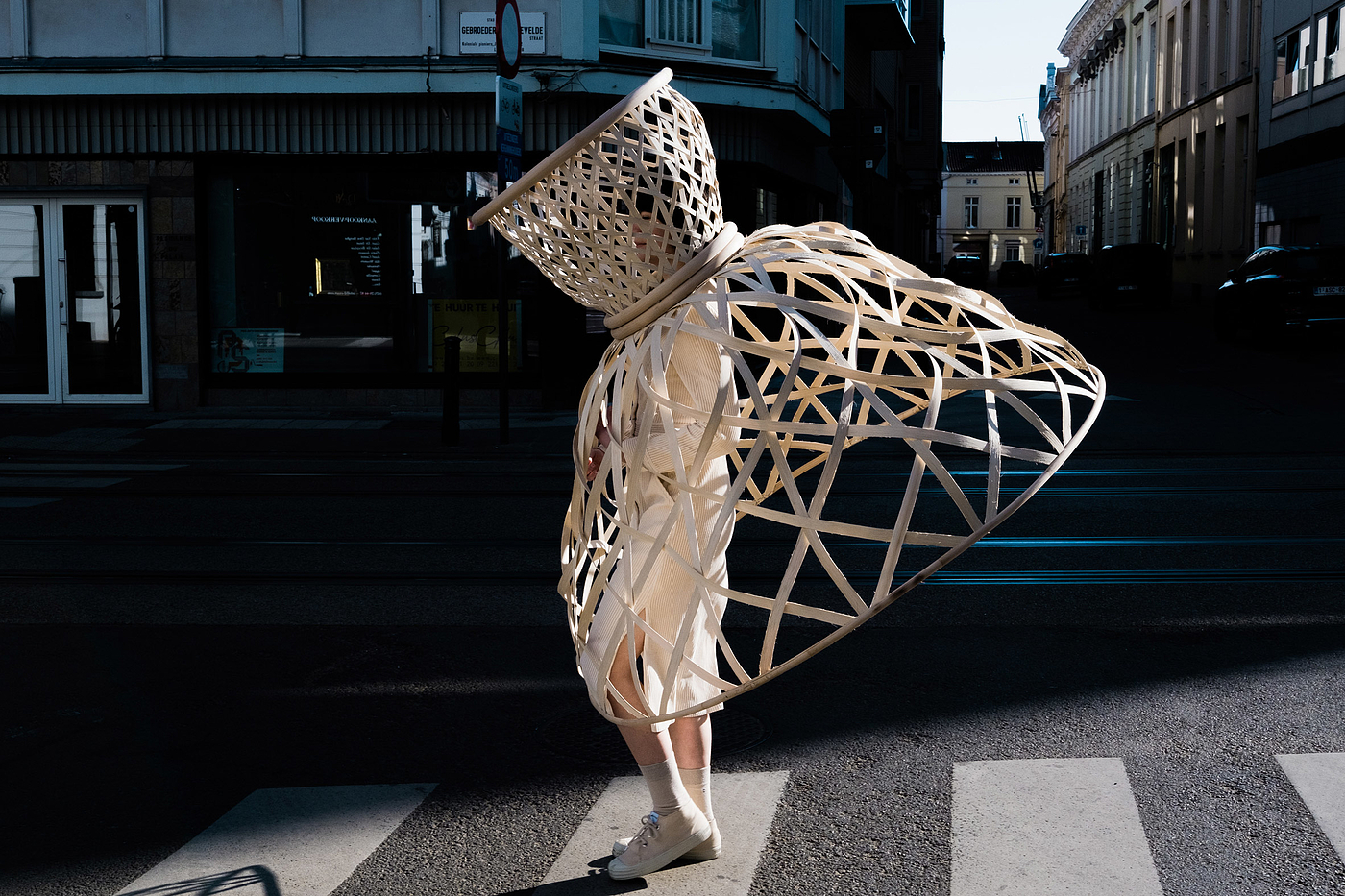 Wearable ，Rattan cage，epidemic situation，social contact，
