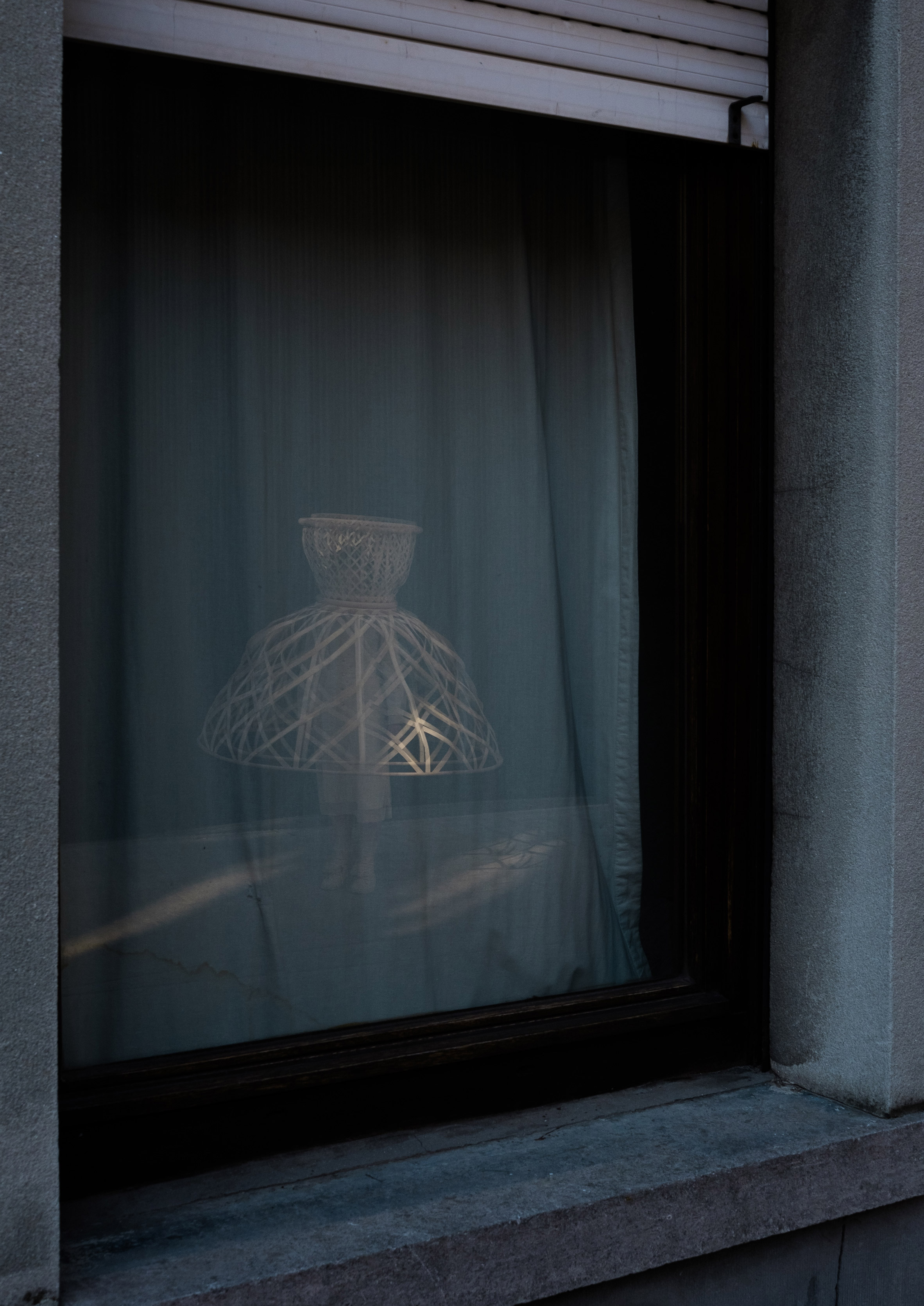 Wearable ，Rattan cage，epidemic situation，social contact，